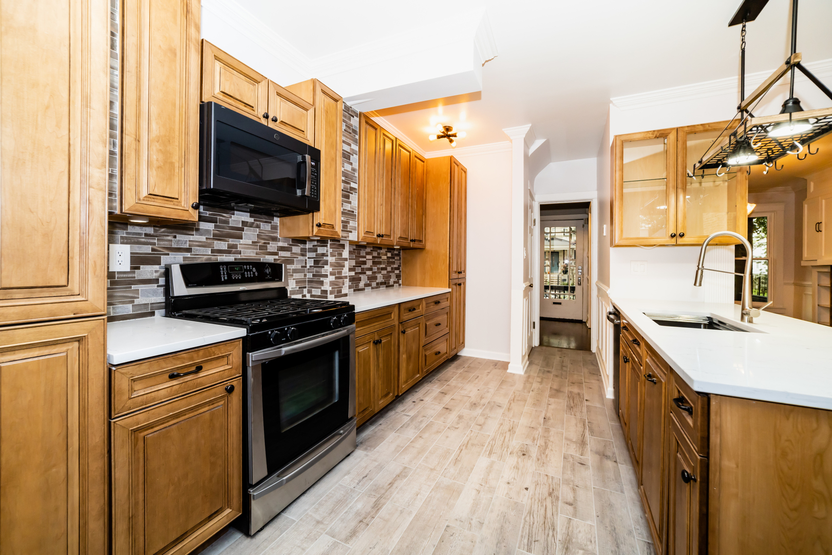 2630 N Fairfield Avenue Unit: 1F
