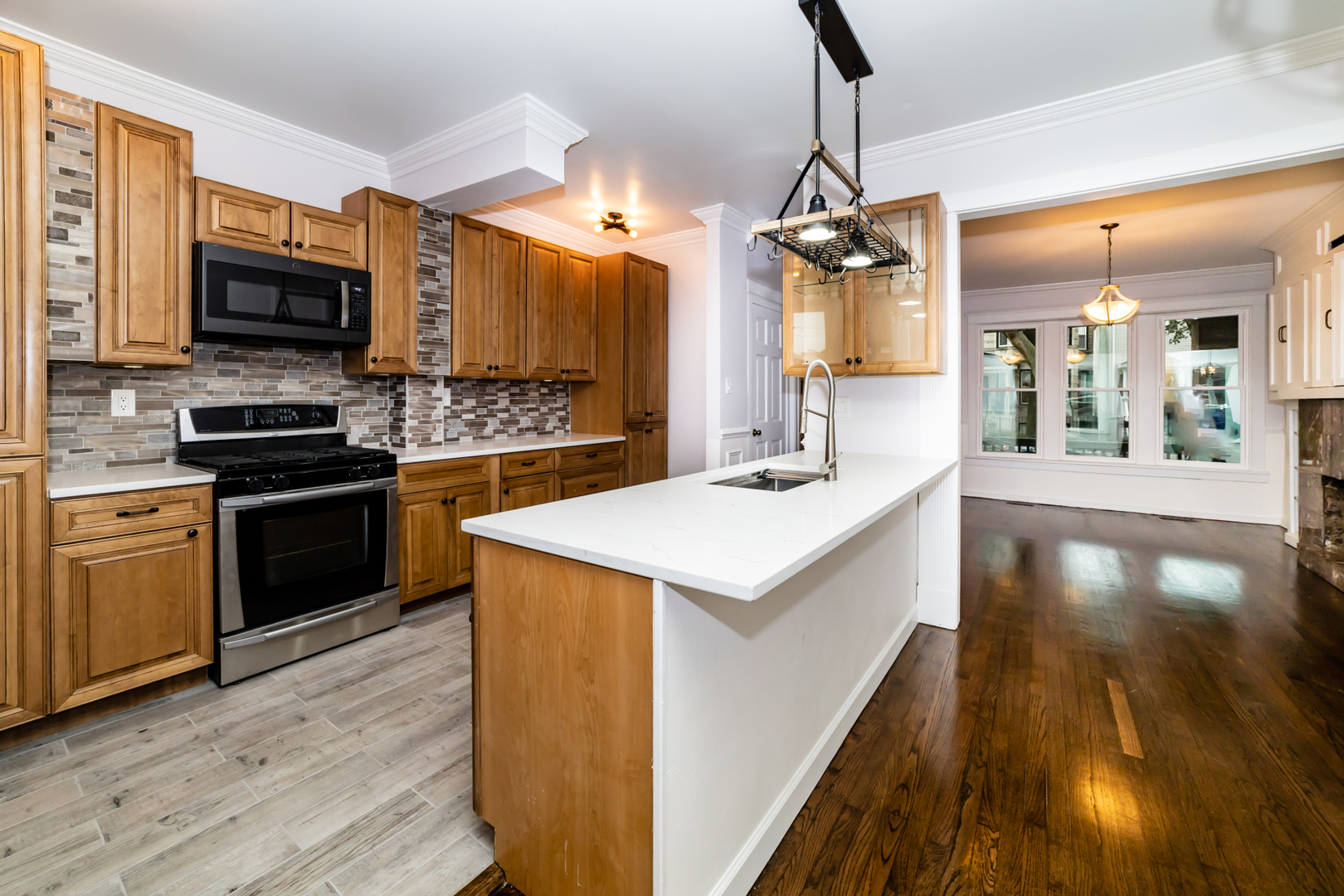 2630 N Fairfield Avenue Unit: 1F