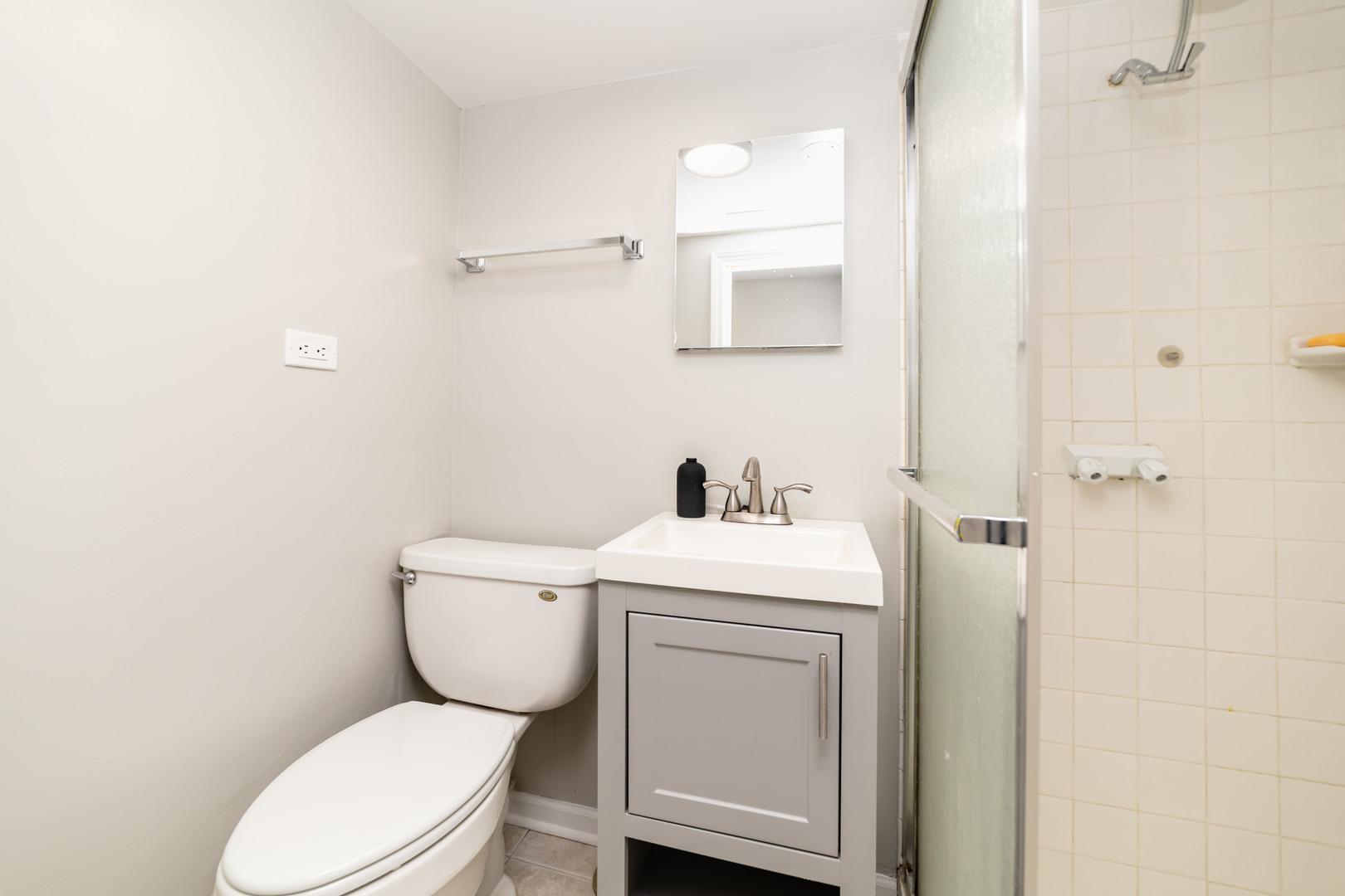 2630 N Fairfield Avenue Unit: 1F