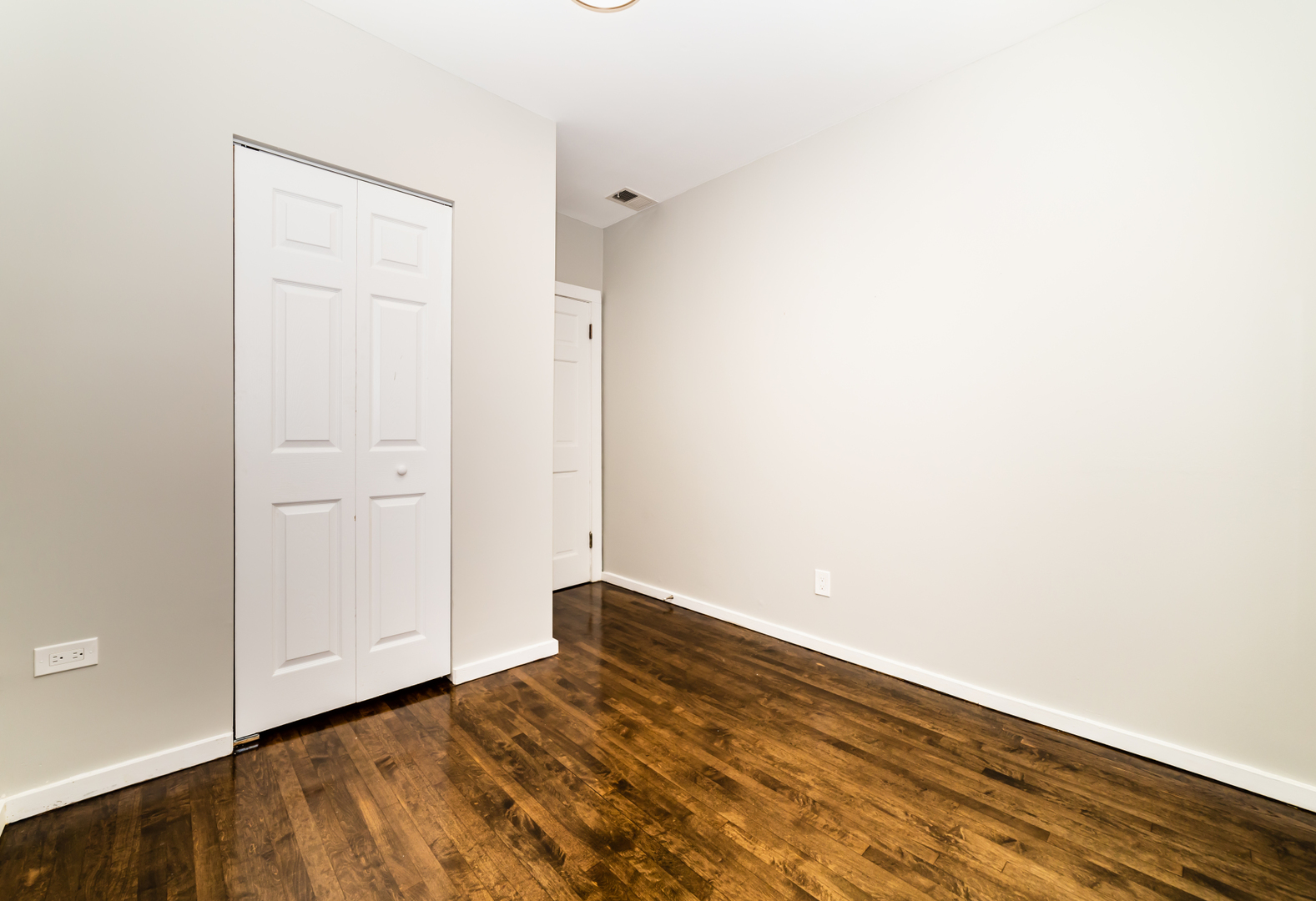 2630 N Fairfield Avenue Unit: 1F