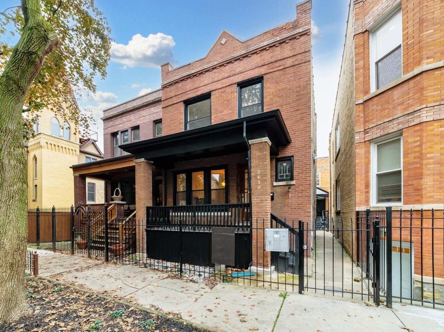 2630 N Fairfield Avenue Unit: 1F