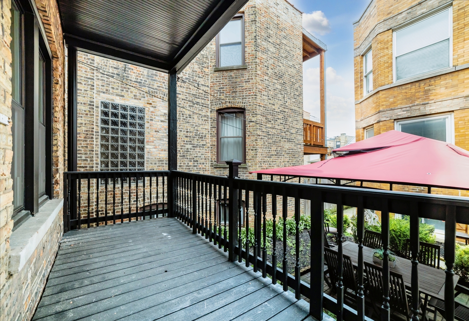 2630 N Fairfield Avenue Unit: 1F