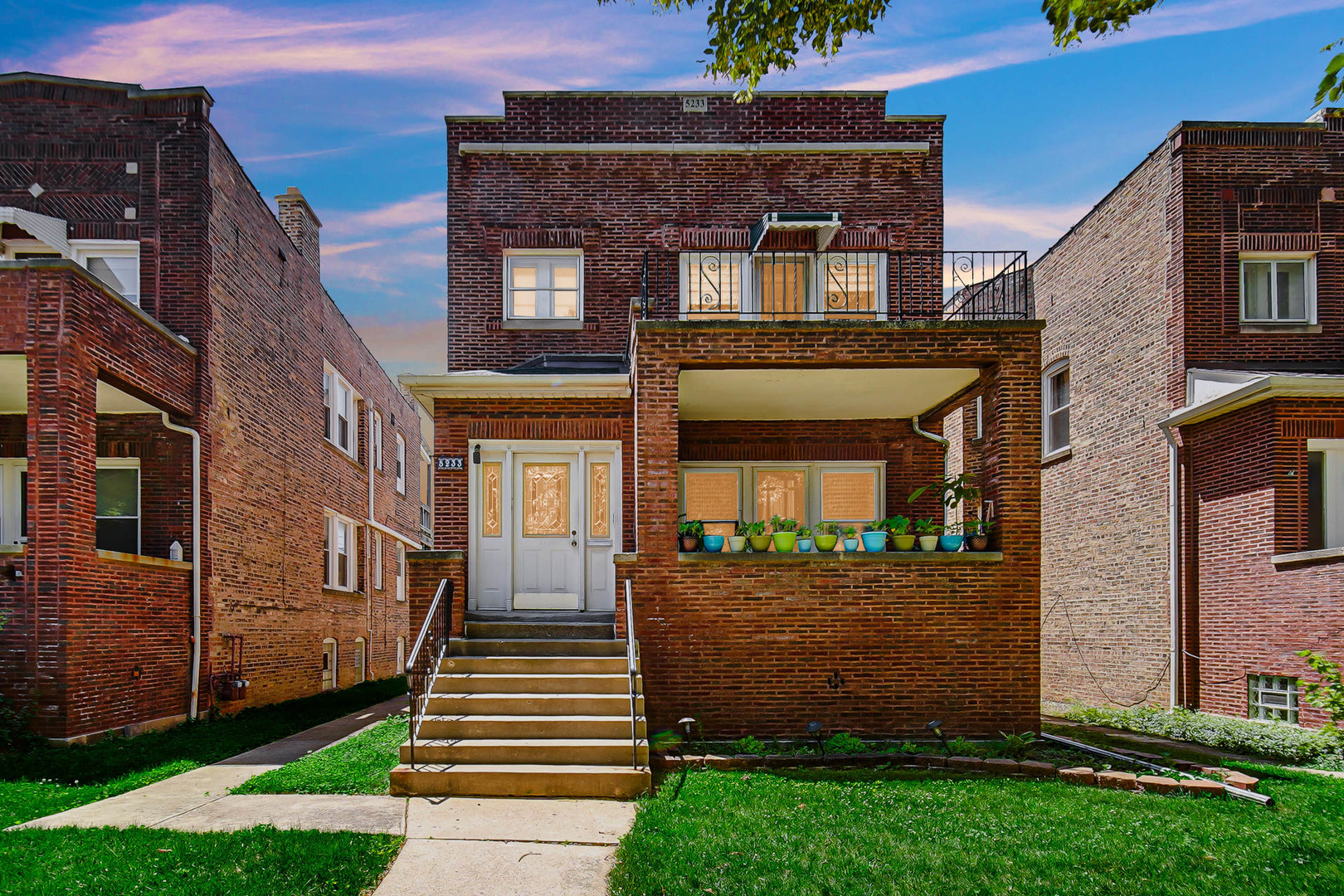 5233 W Cullom Avenue Unit: 2