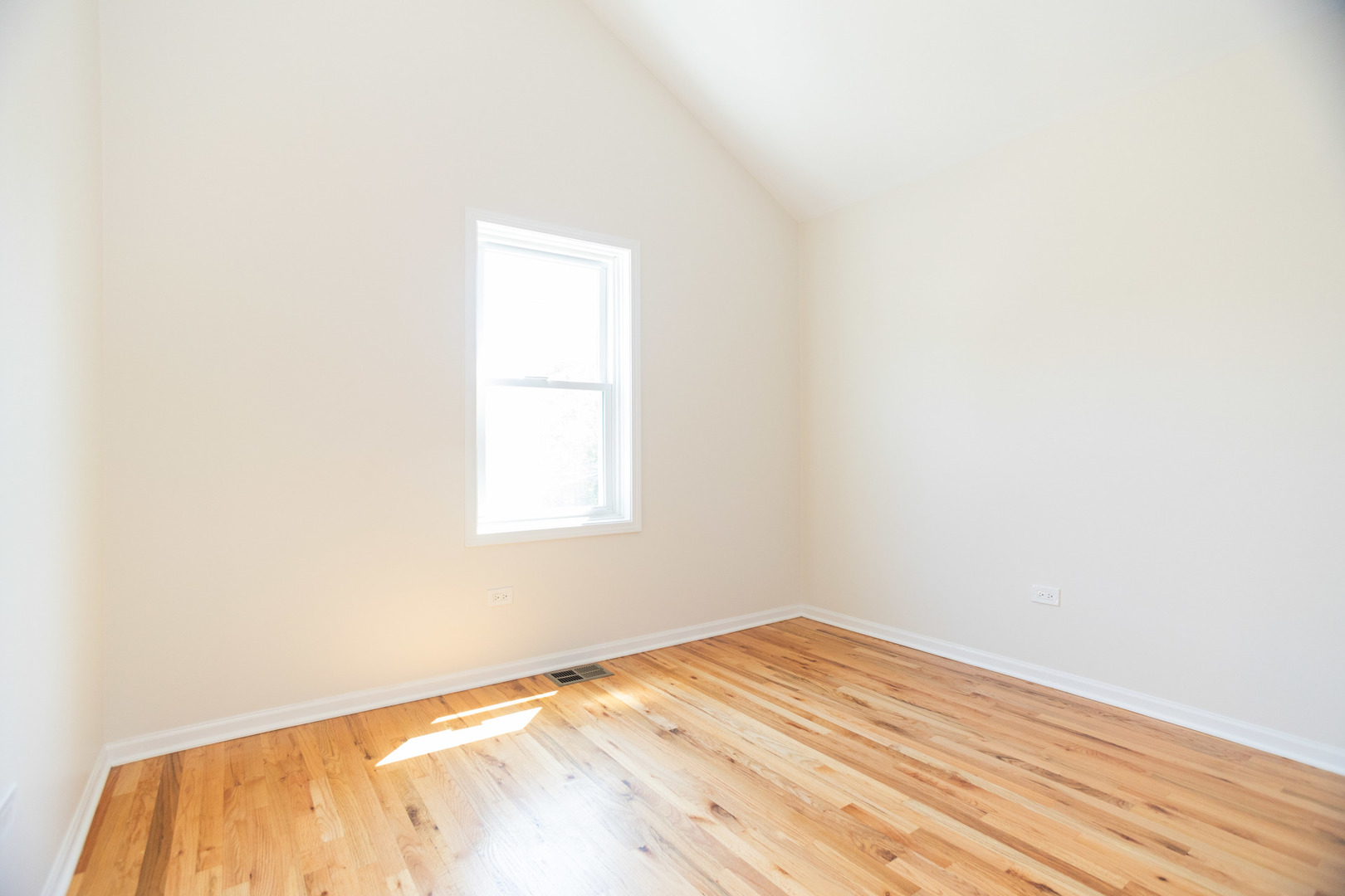 3015 N LEAVITT Street Unit: 3E
