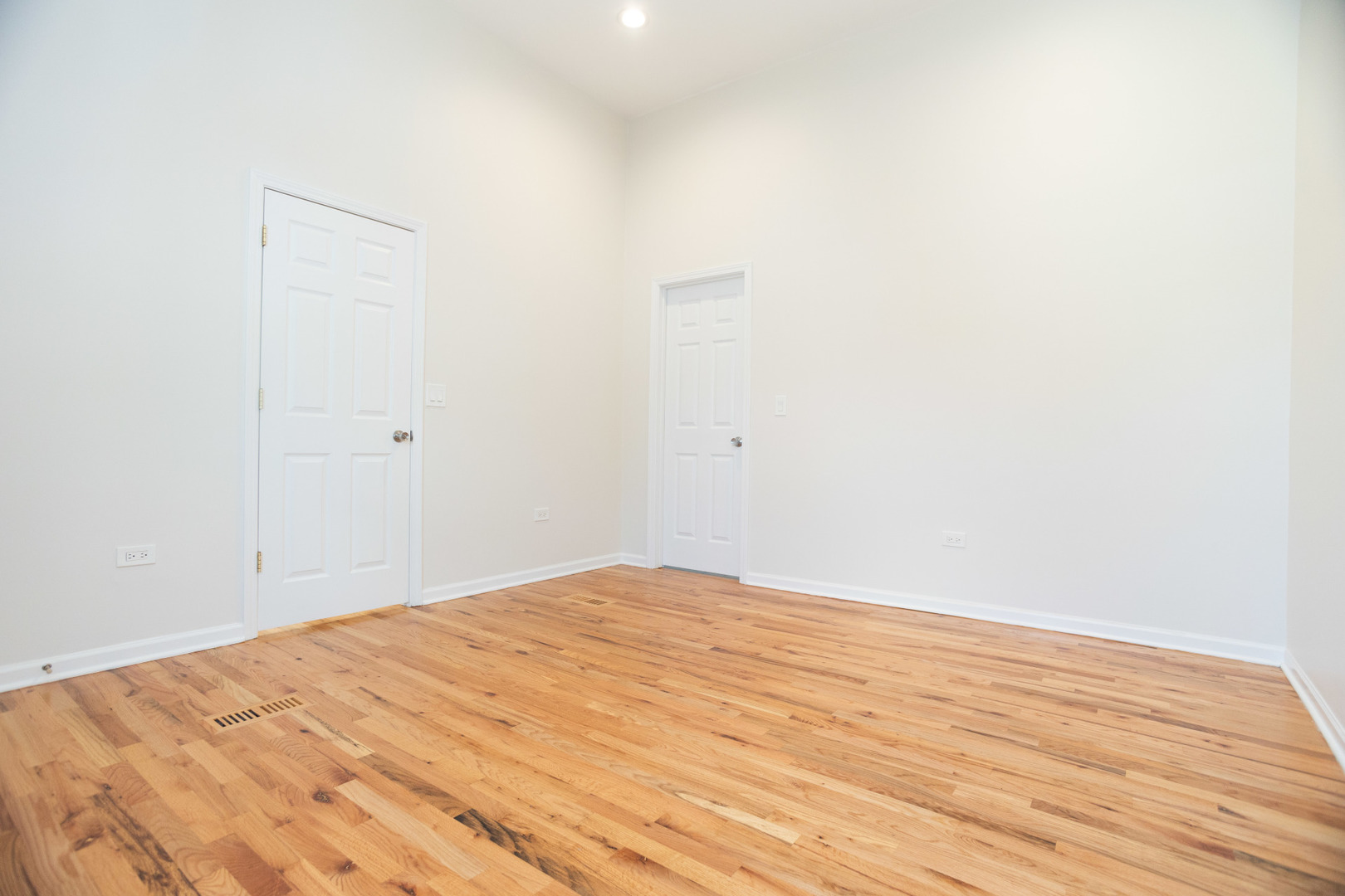 3015 N LEAVITT Street Unit: 3E