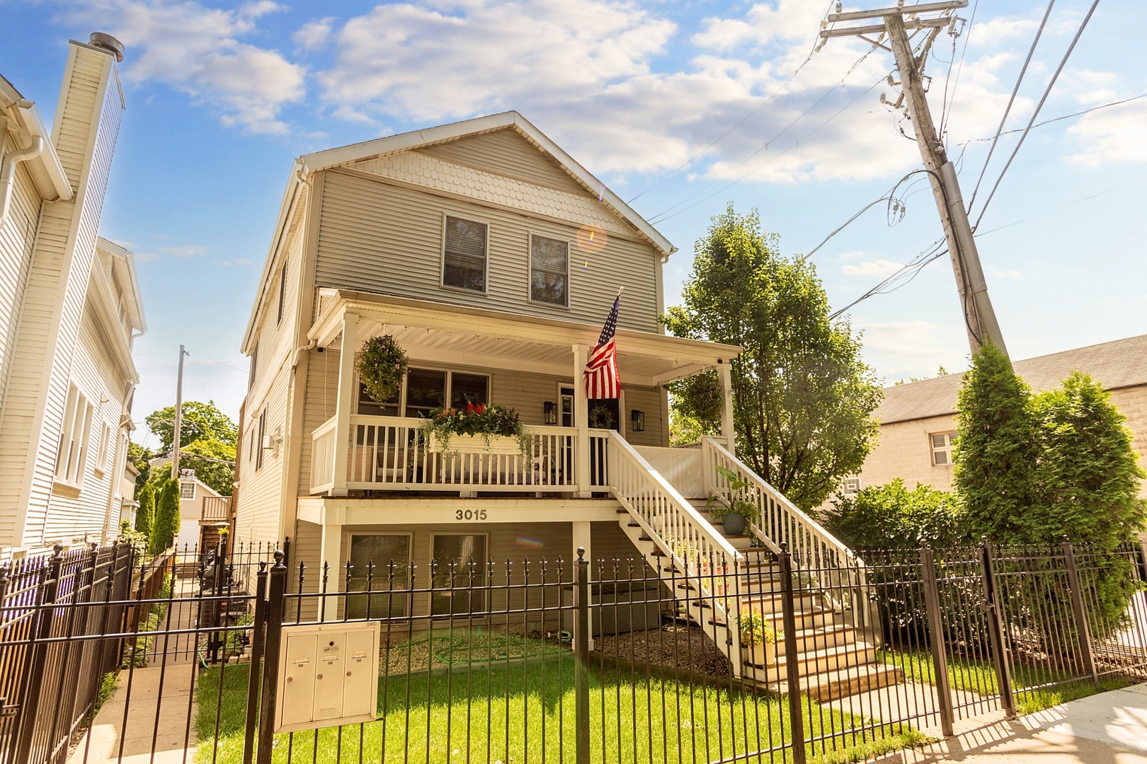 3015 N LEAVITT Street Unit: 3E