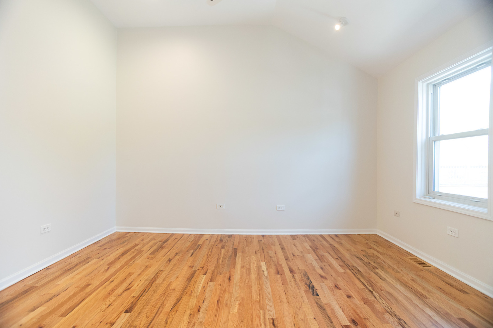3015 N LEAVITT Street Unit: 3E