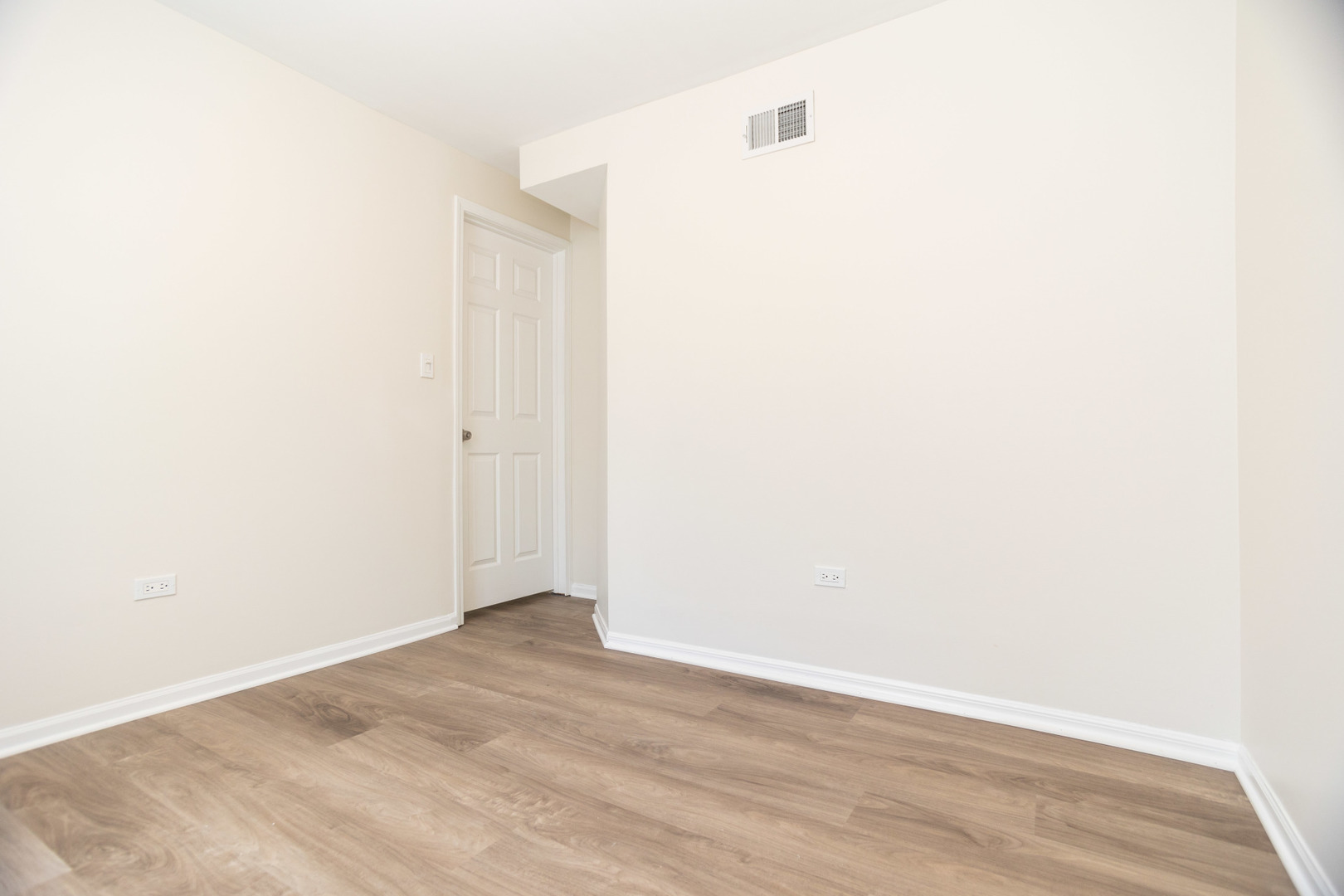 3015 N LEAVITT Street Unit: 3E