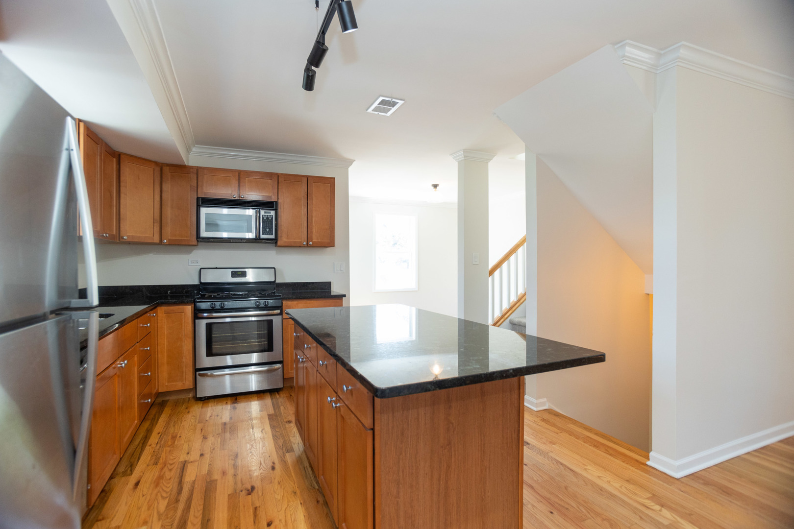 3015 N LEAVITT Street Unit: 3E