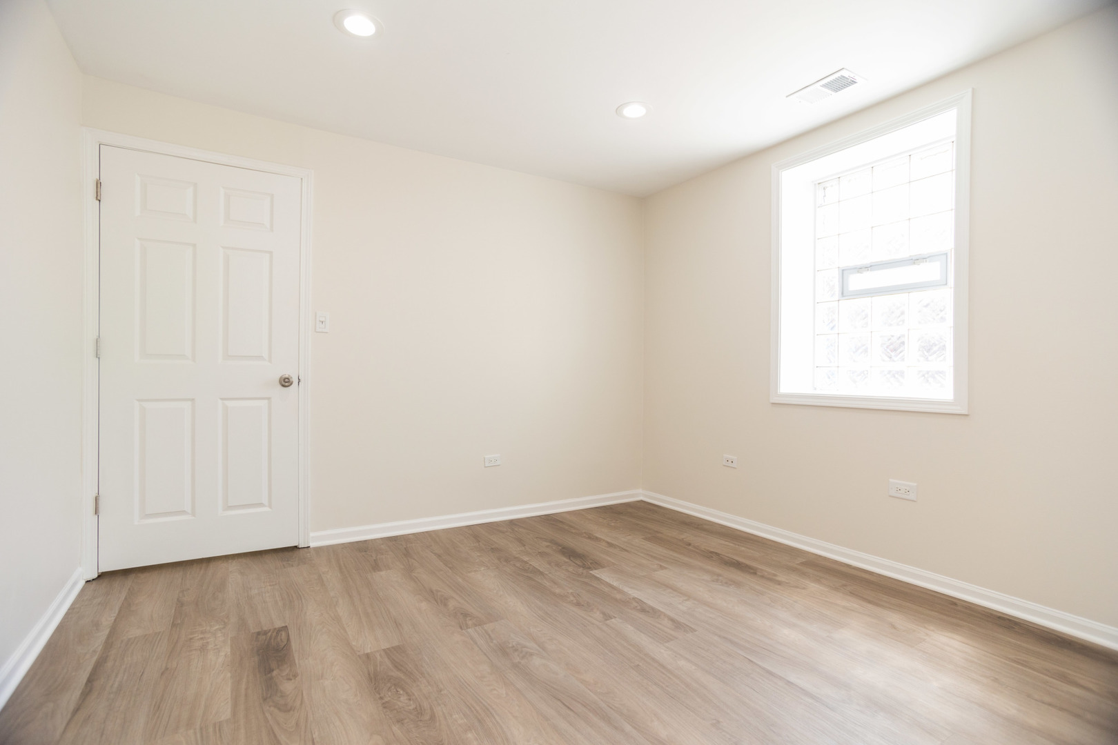 3015 N LEAVITT Street Unit: 3E