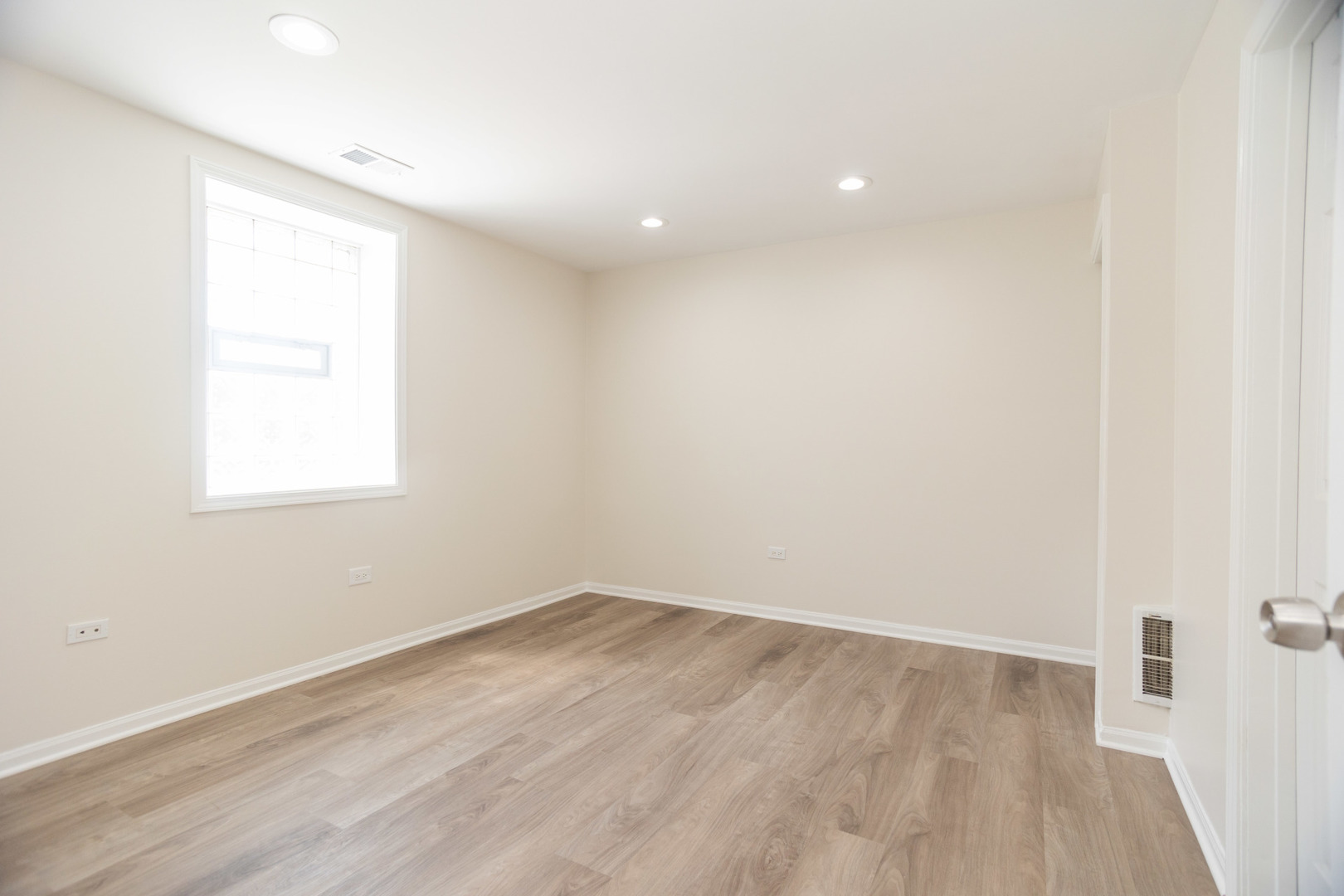 3015 N LEAVITT Street Unit: 3E