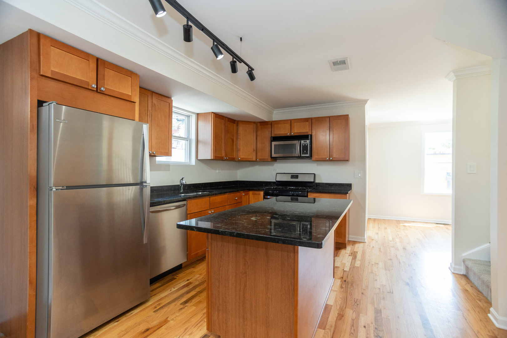3015 N LEAVITT Street Unit: 3E
