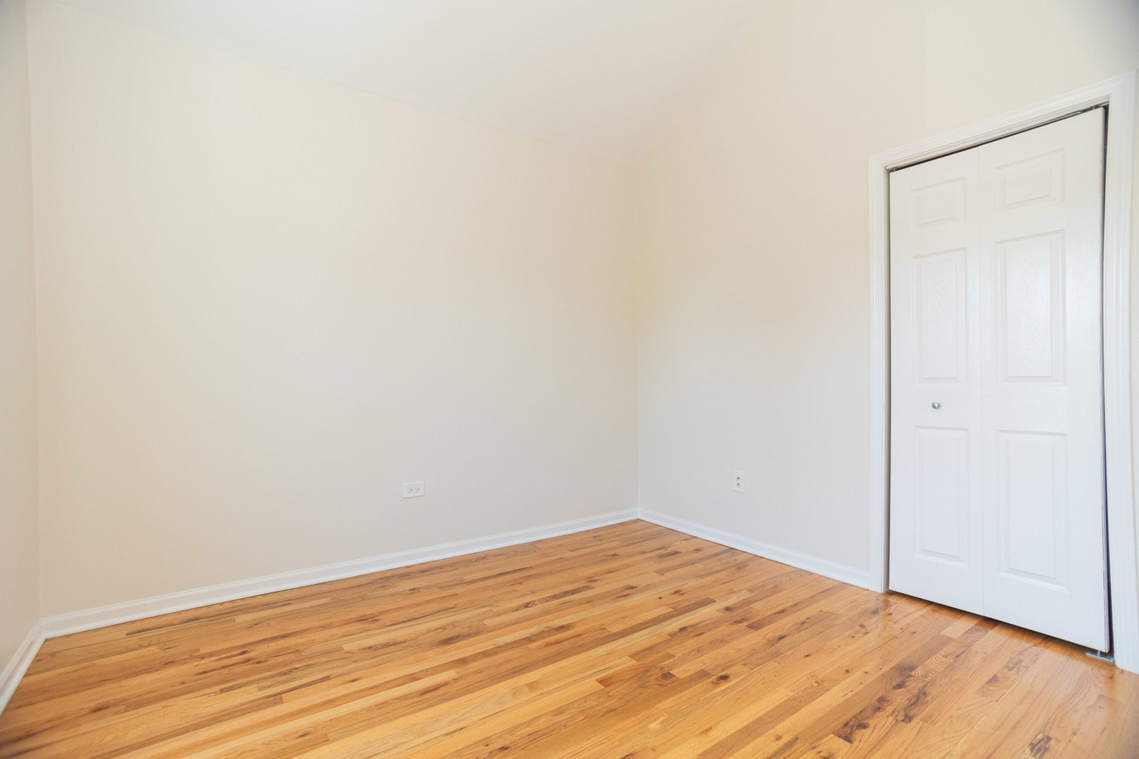 3015 N LEAVITT Street Unit: 3E