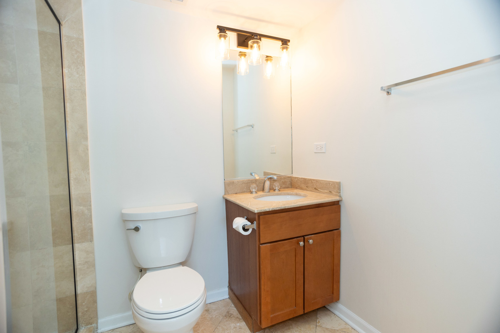 3015 N LEAVITT Street Unit: 3E