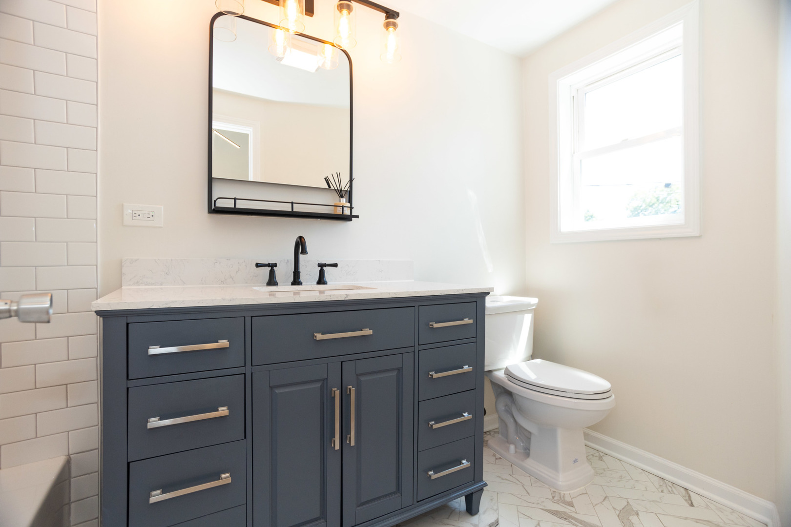 3015 N LEAVITT Street Unit: 3E