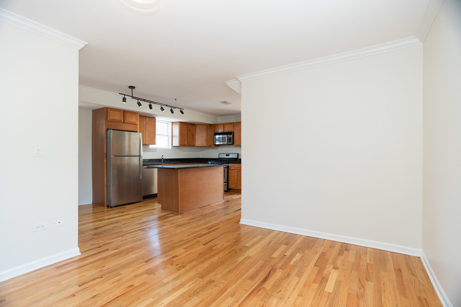 3015 N LEAVITT Street Unit: 3E