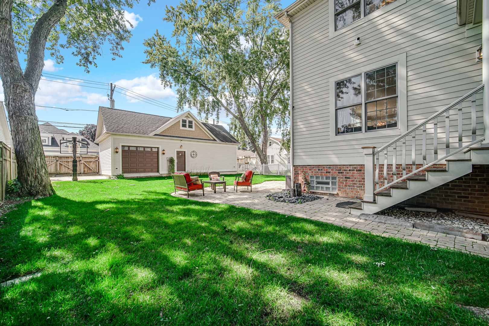 6818 N Oleander Avenue