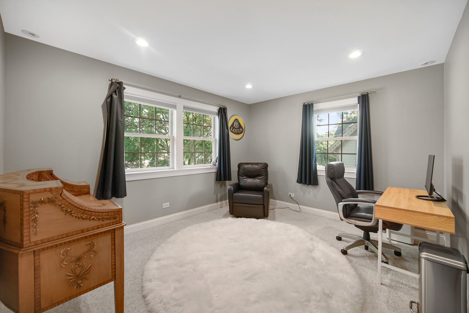 6818 N Oleander Avenue