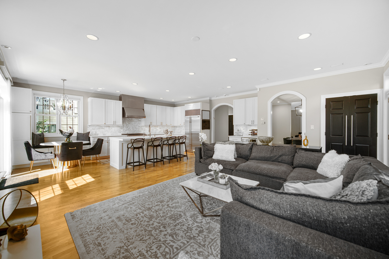 6818 N Oleander Avenue