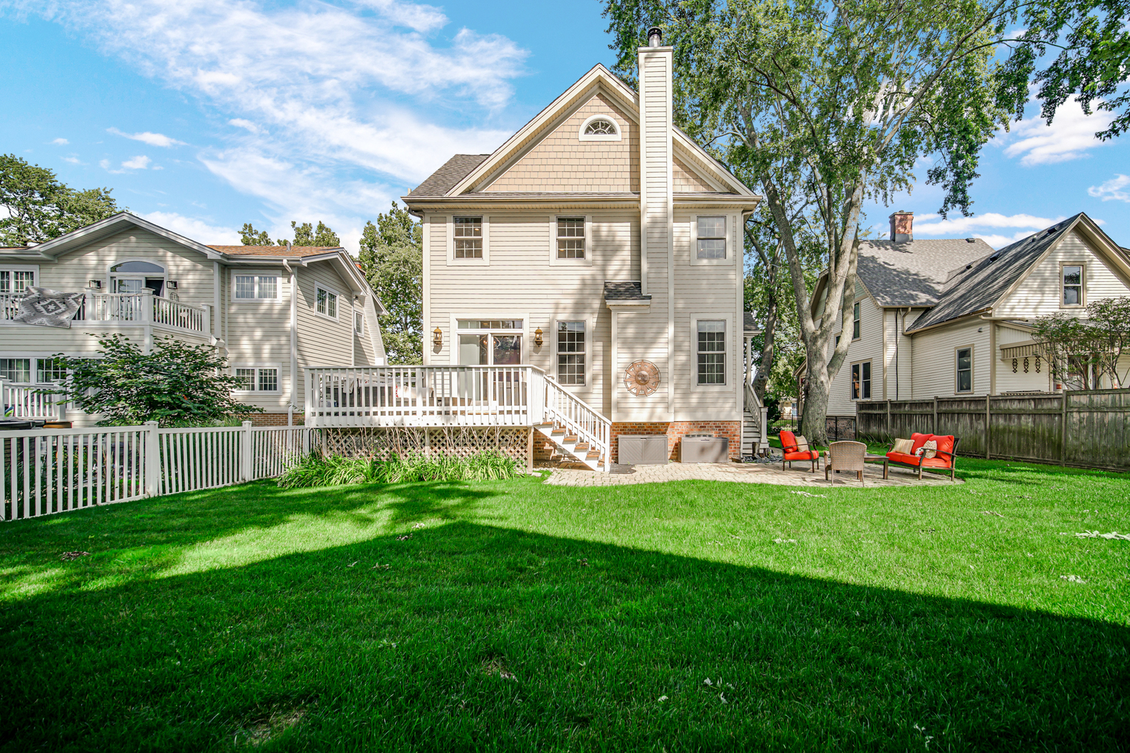 6818 N Oleander Avenue