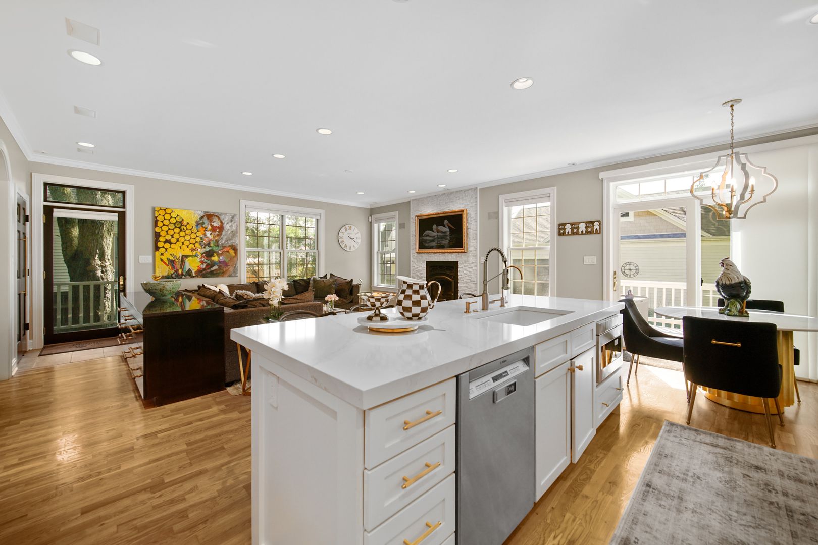 6818 N Oleander Avenue