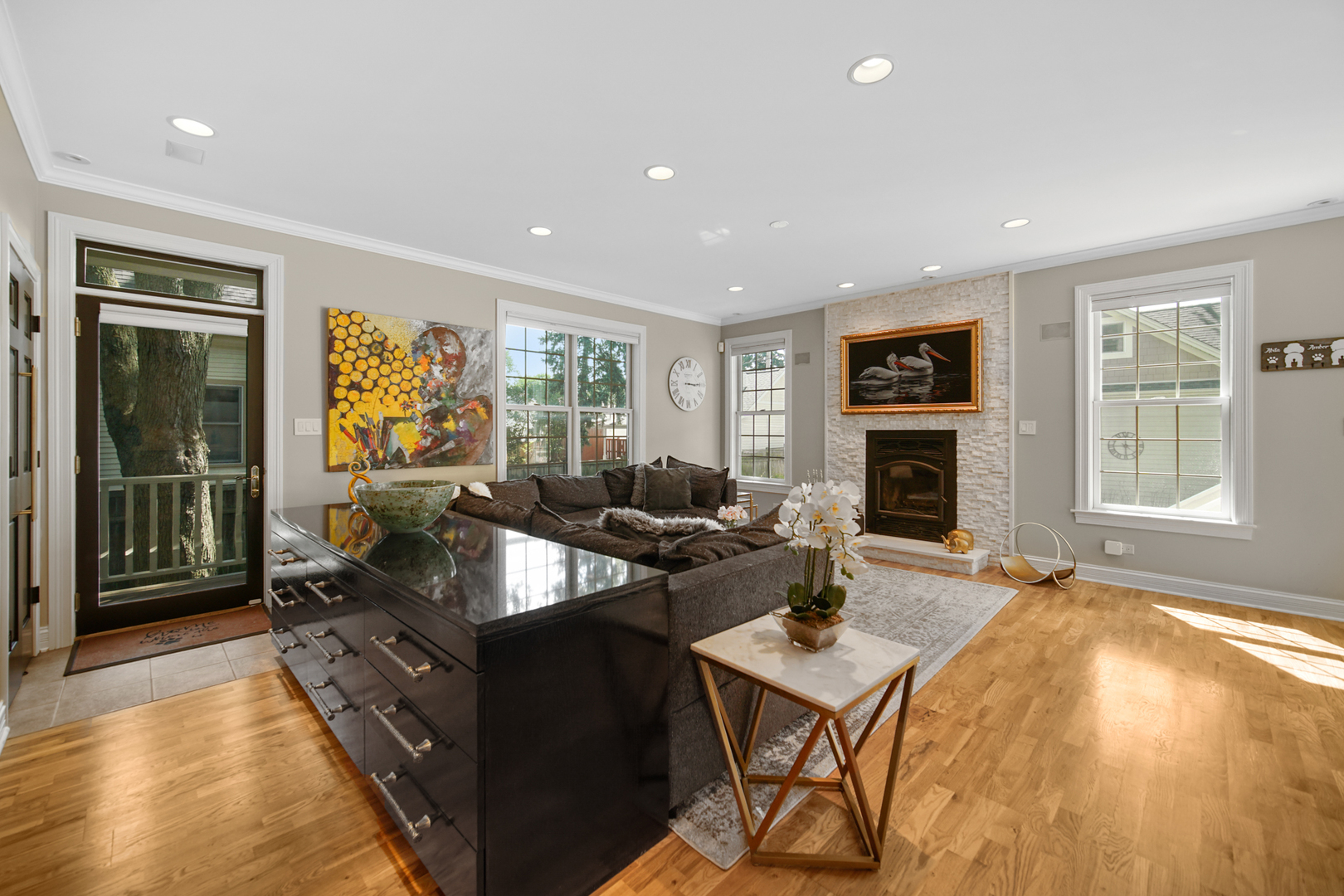 6818 N Oleander Avenue