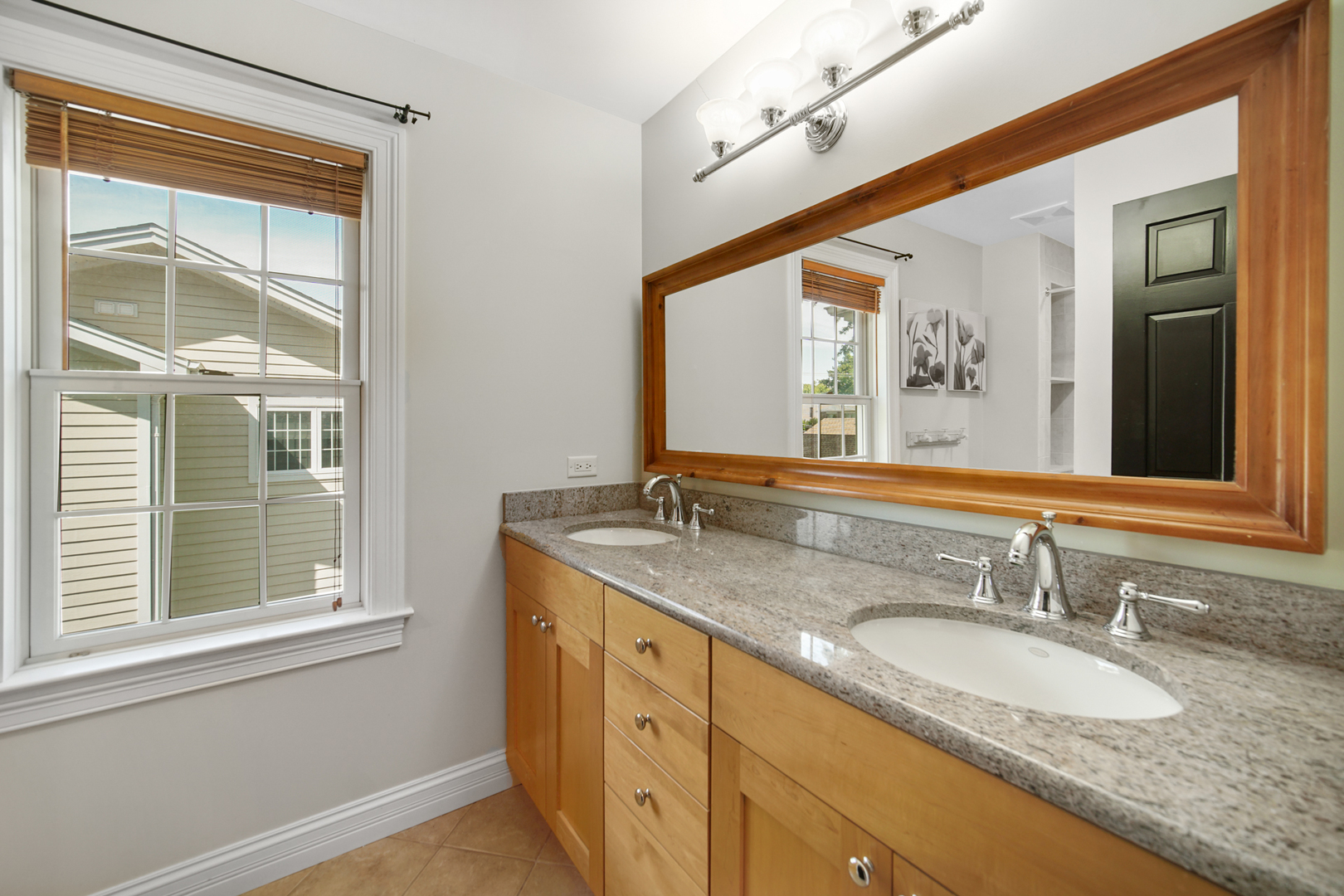 6818 N Oleander Avenue