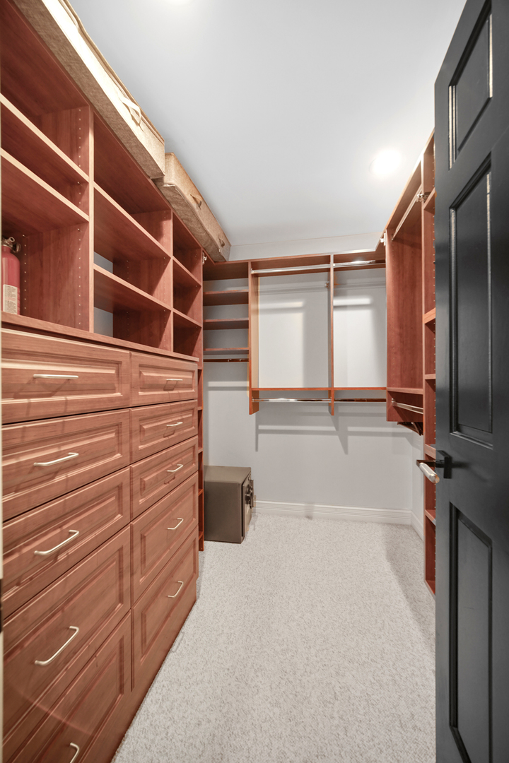 6818 N Oleander Avenue