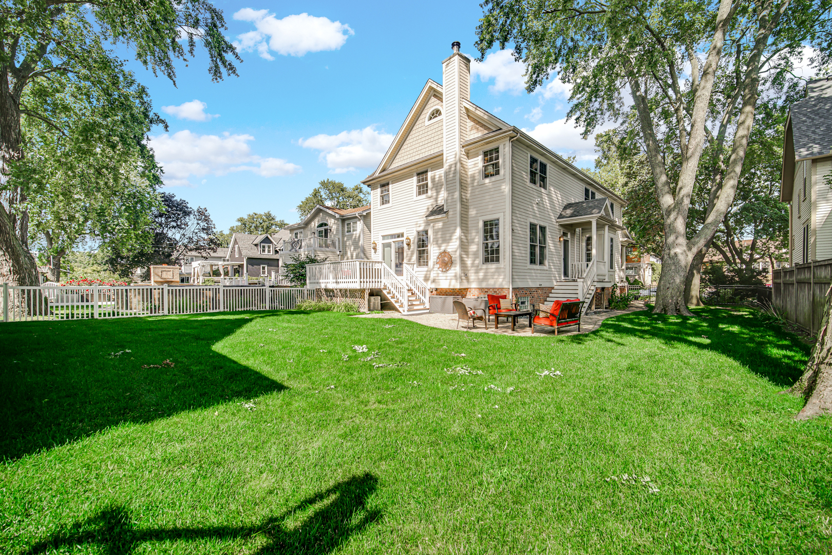 6818 N Oleander Avenue