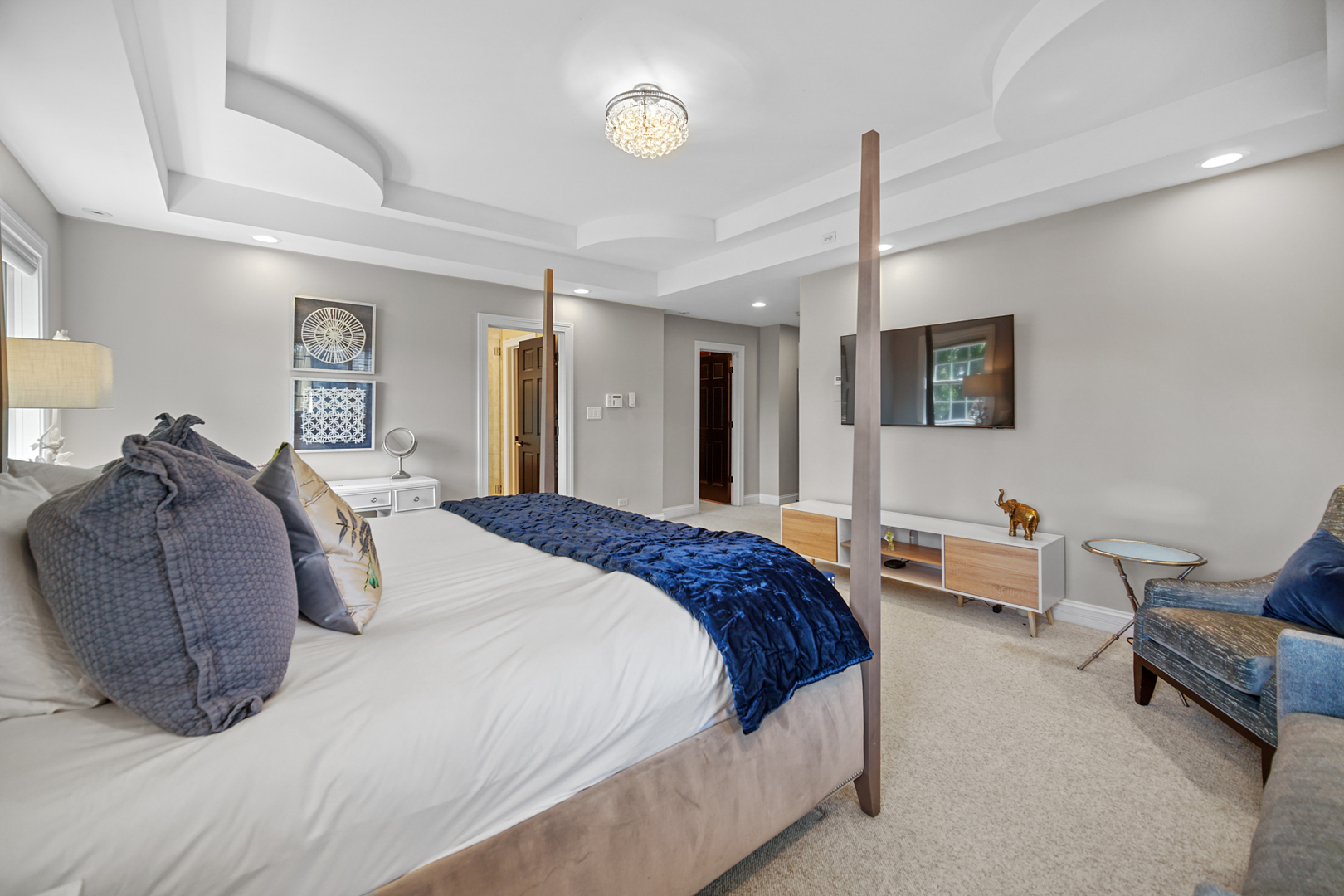 6818 N Oleander Avenue