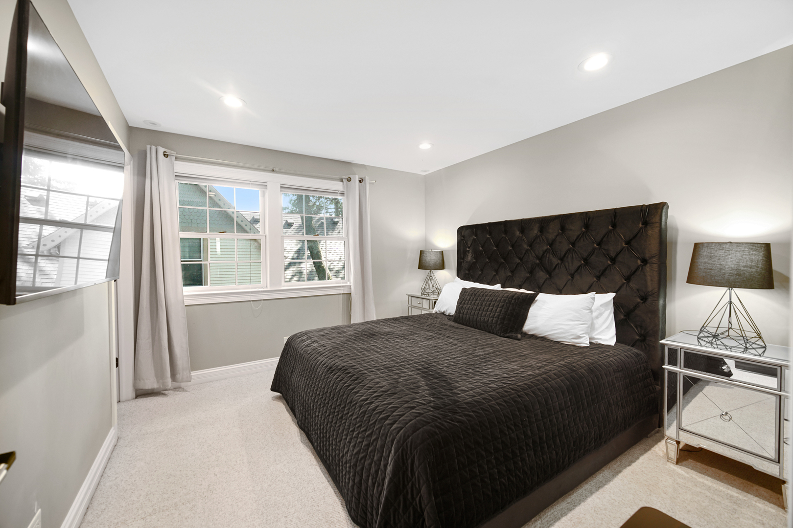 6818 N Oleander Avenue