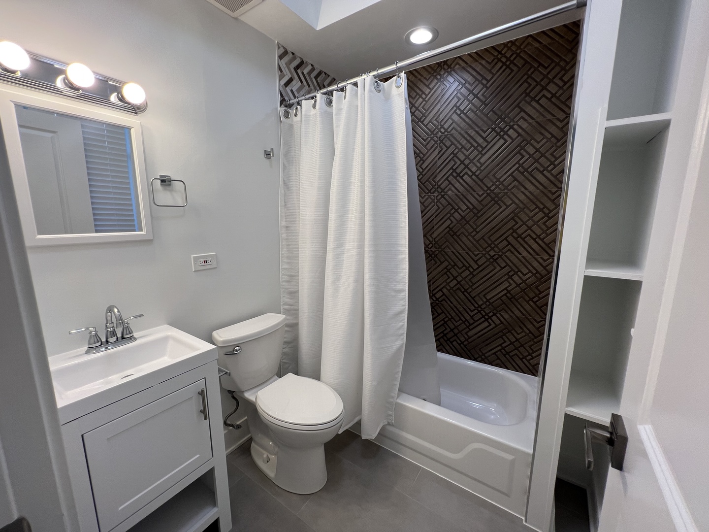 1227 W OHIO Street Unit: 1