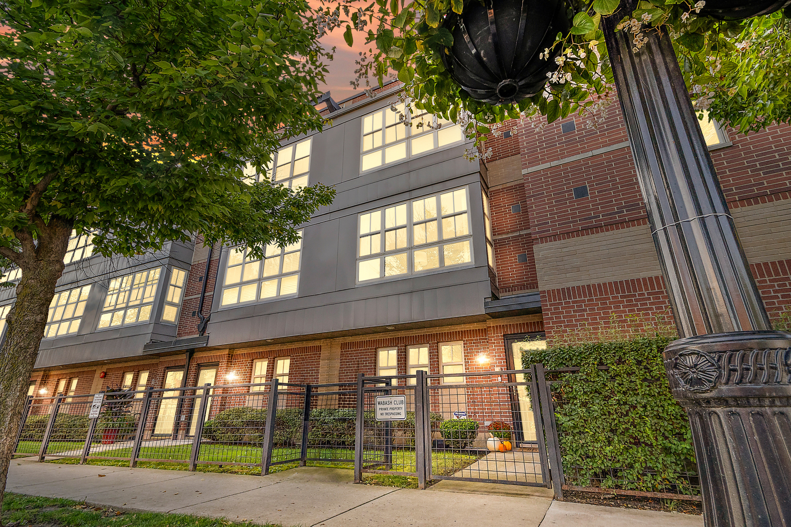 47 E 23rd Street