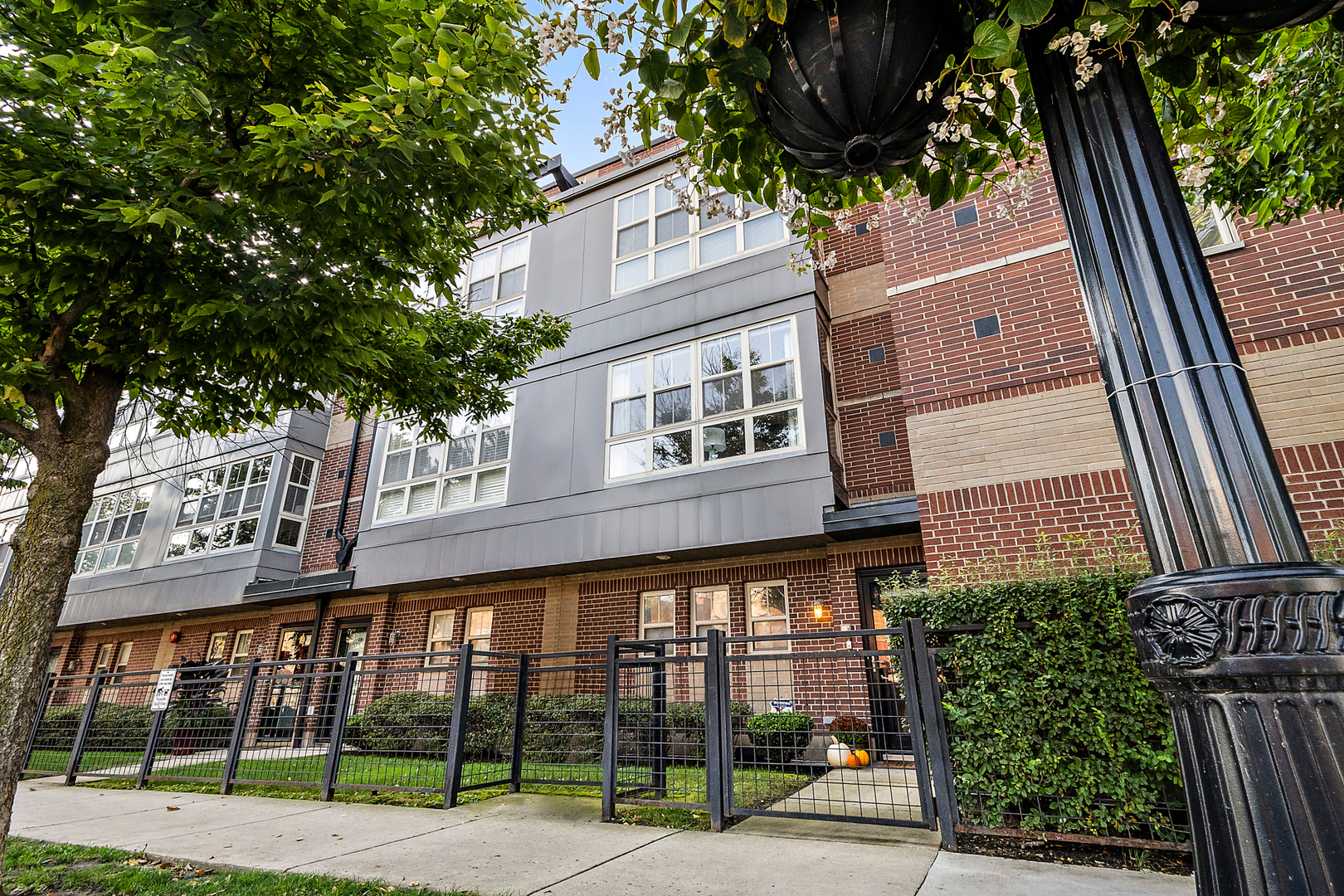 47 E 23rd Street