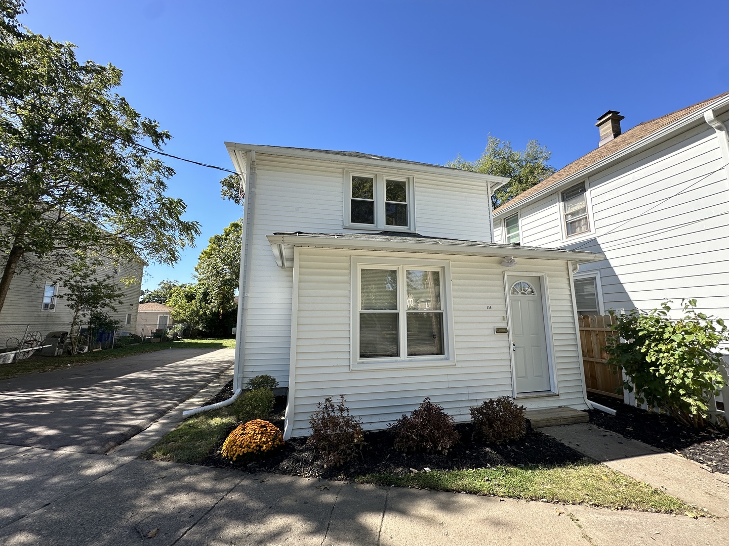 556 Caroline Place