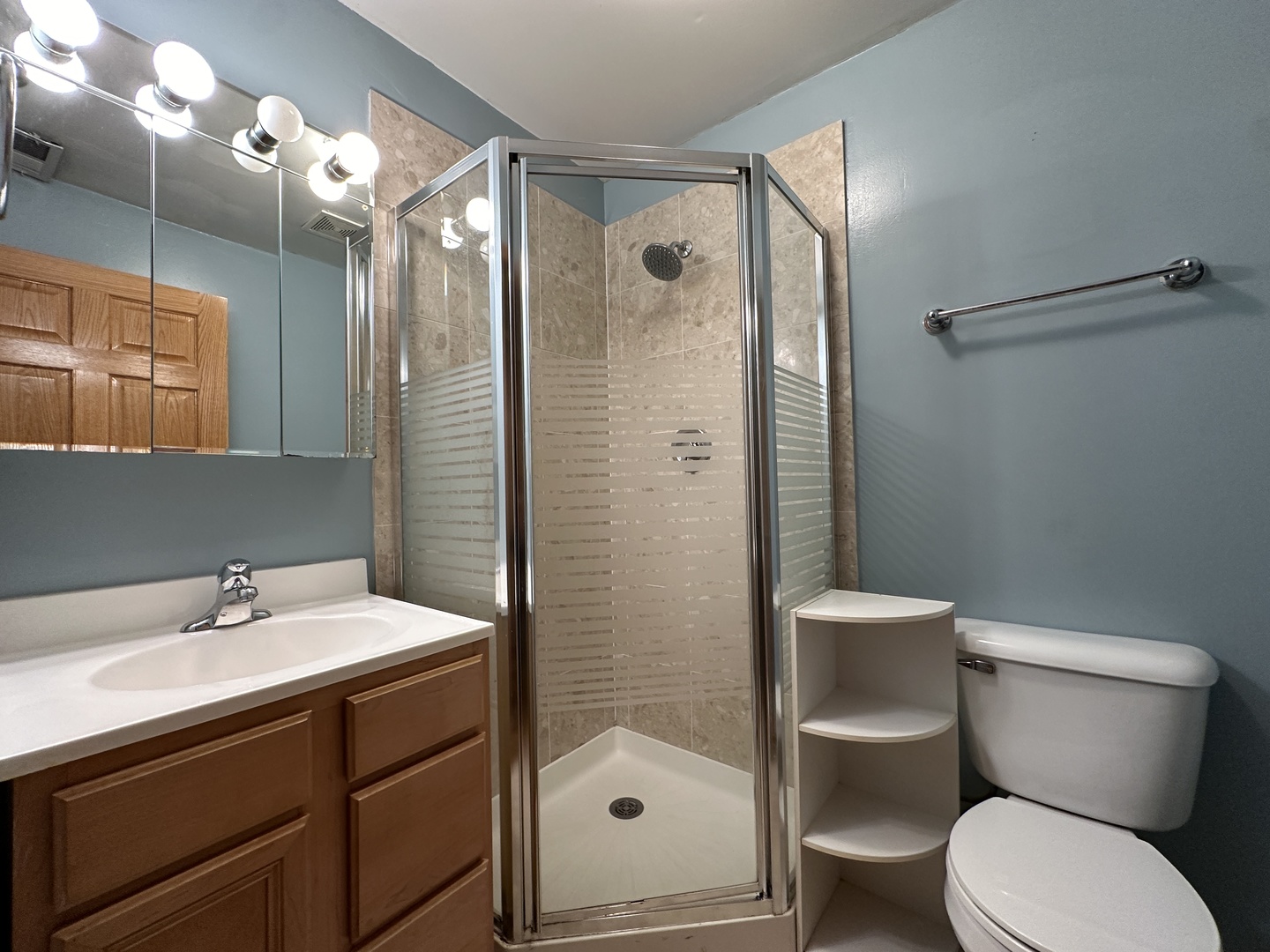 825 N May Street Unit: 1