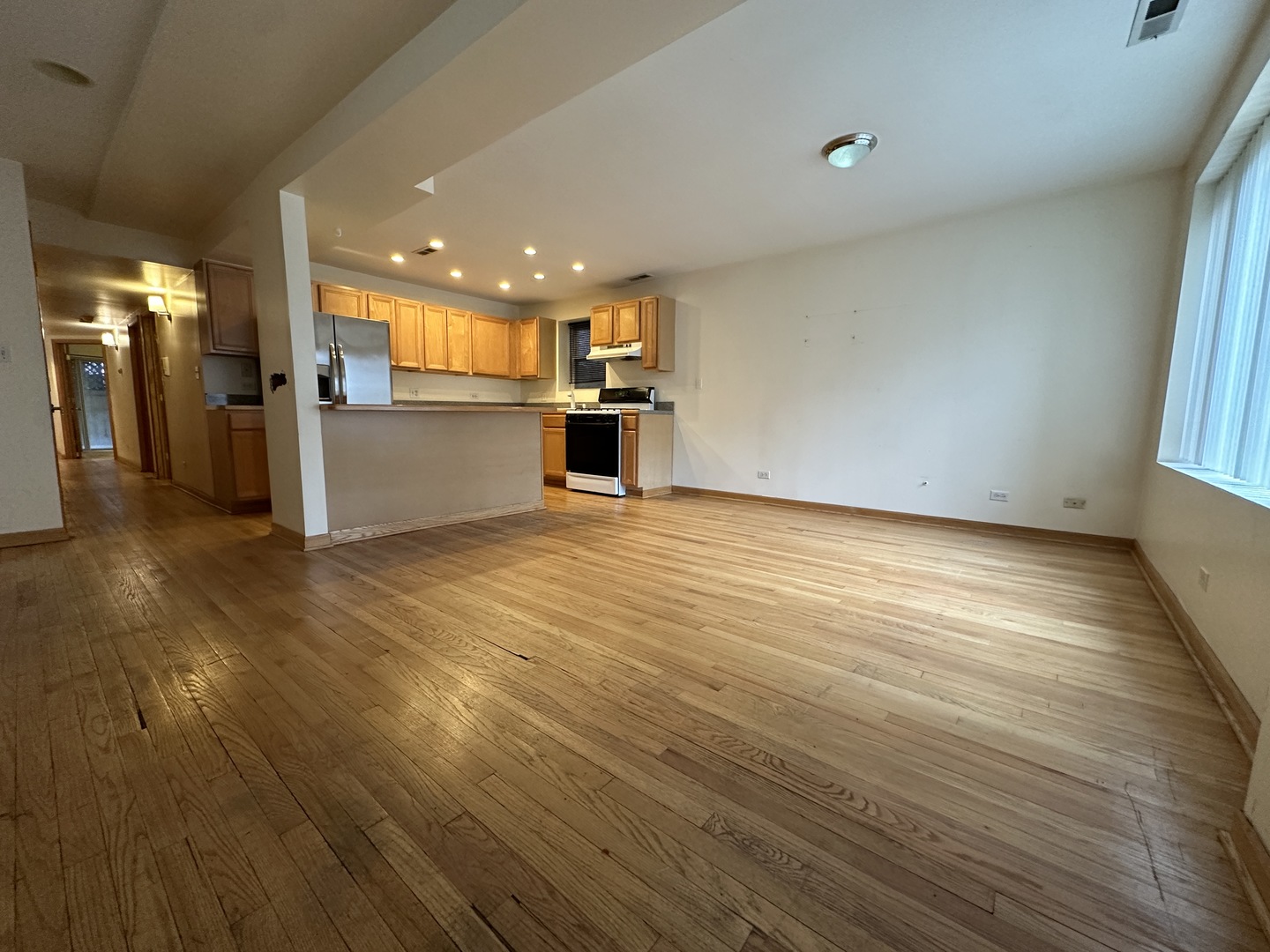 825 N May Street Unit: 1