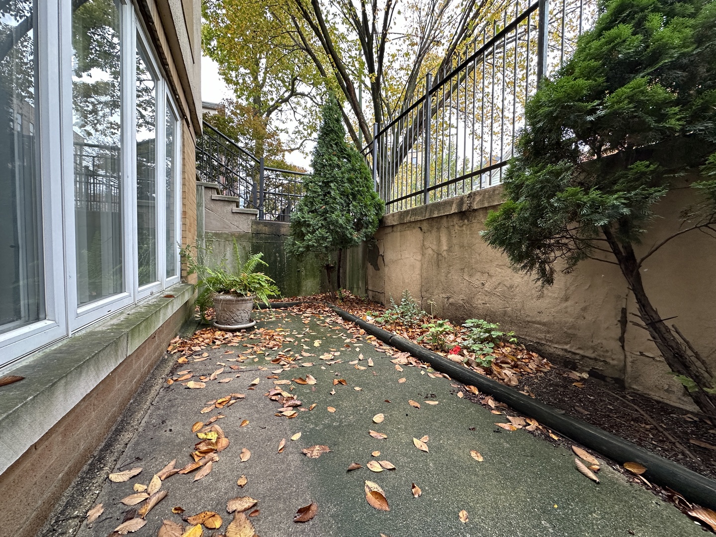 825 N May Street Unit: 1
