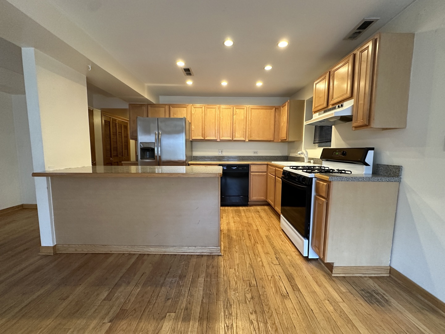 825 N May Street Unit: 1
