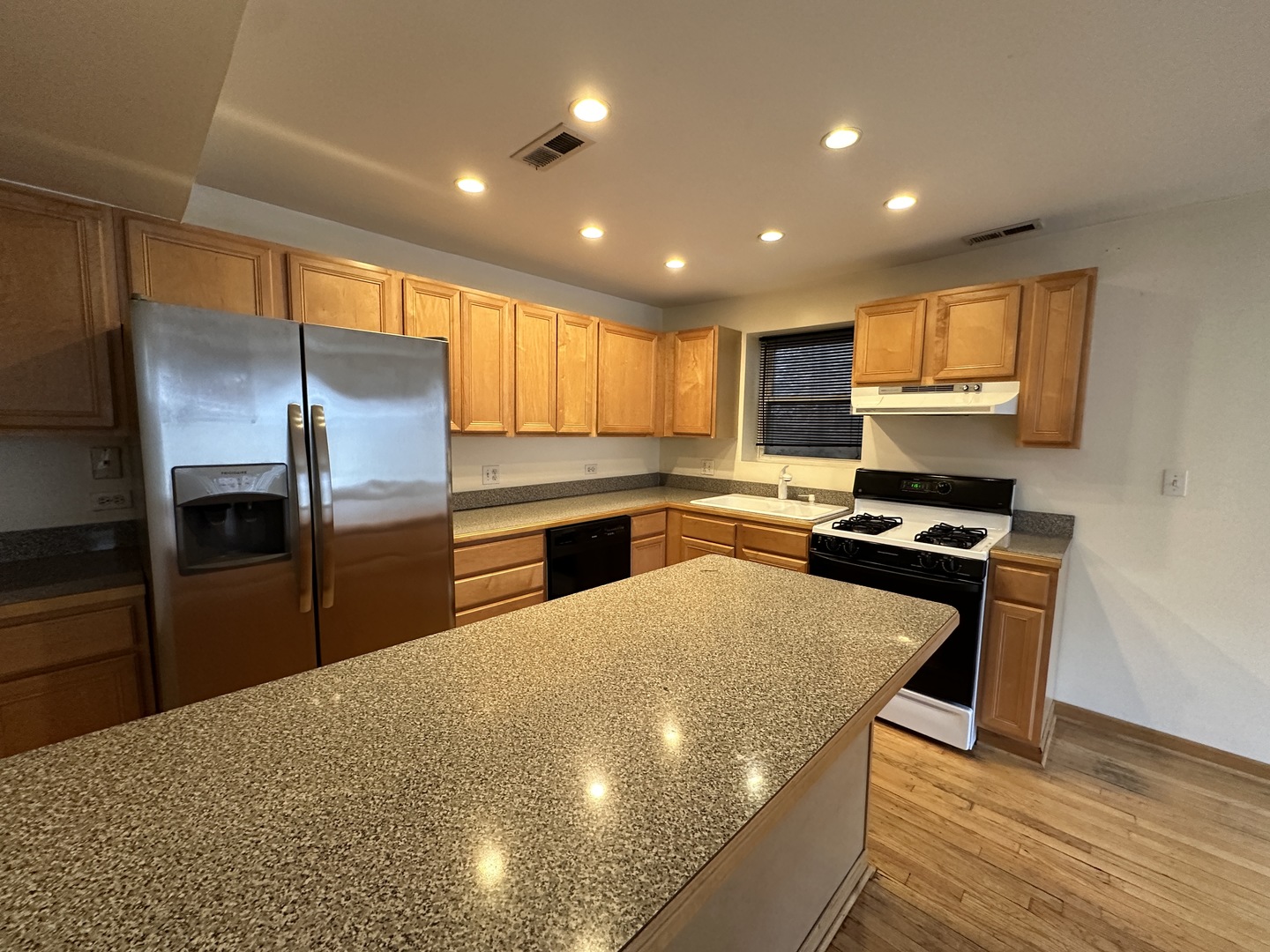 825 N May Street Unit: 1