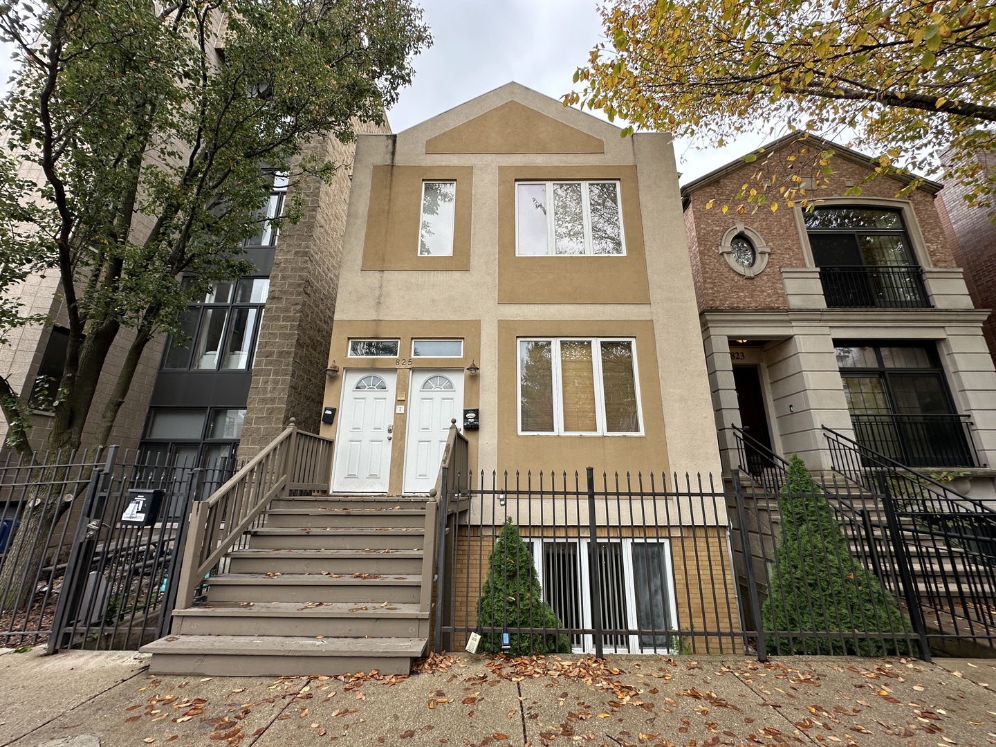 825 N May Street Unit: 1