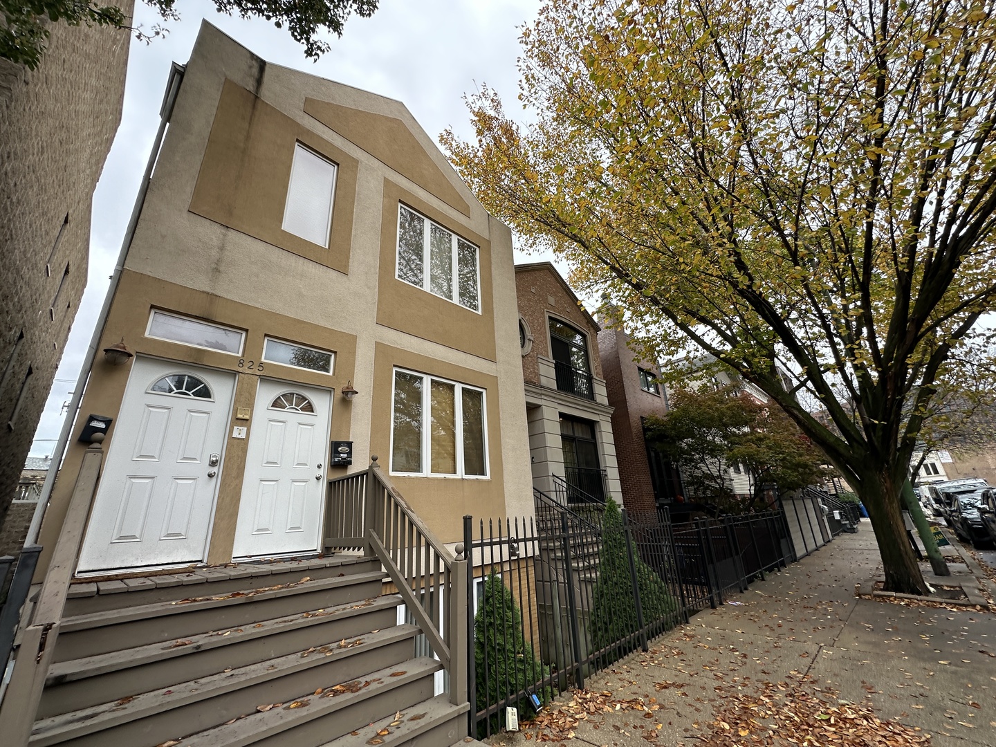 825 N May Street Unit: 1