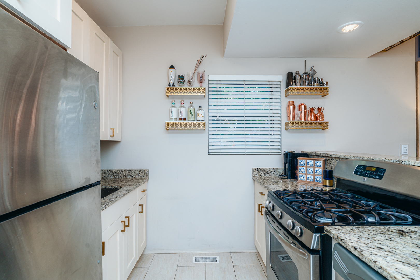 1009 W Wolfram Street Unit: 1E