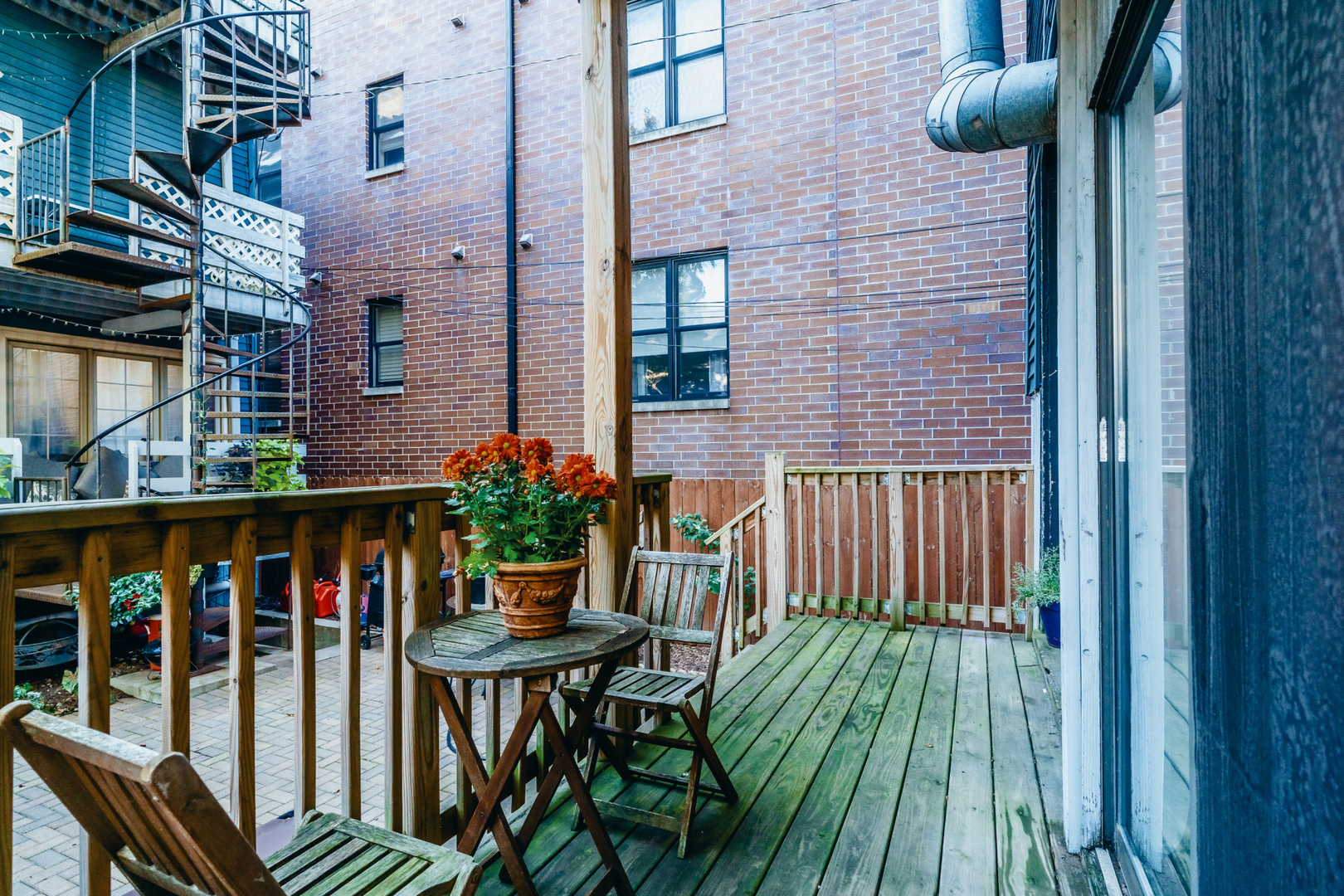 1009 W Wolfram Street Unit: 1E