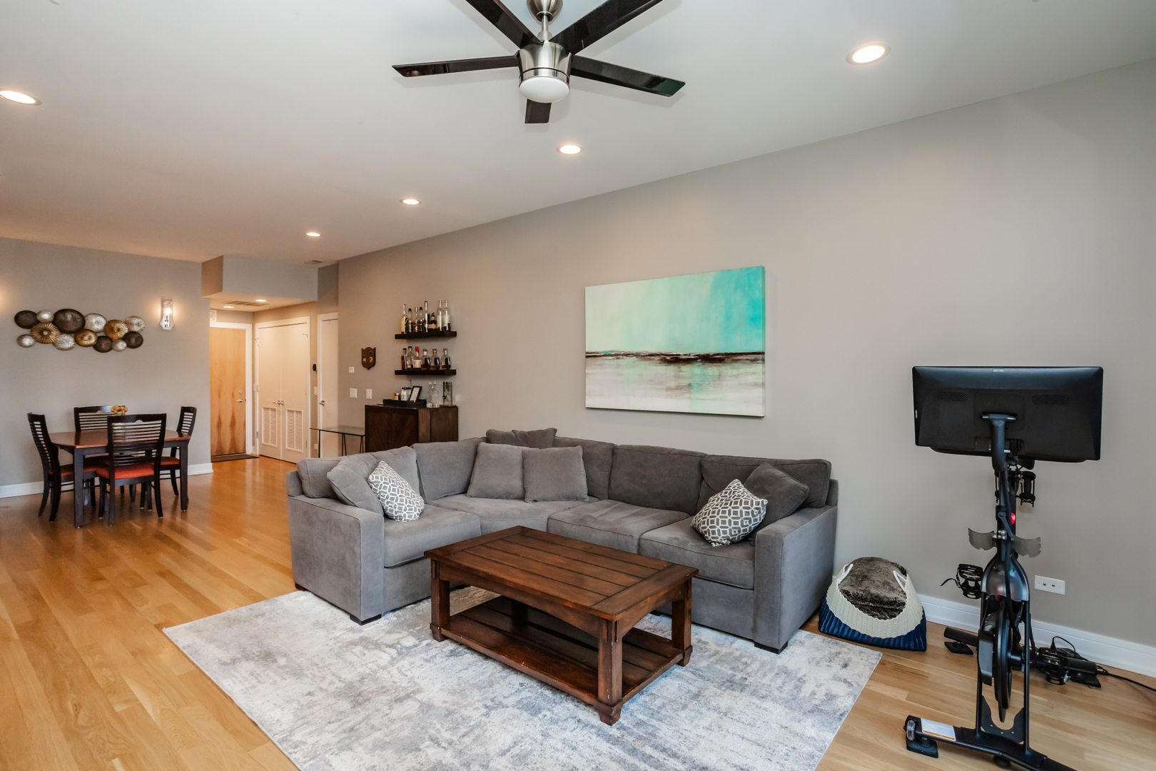 680 N Milwaukee Avenue Unit: 305