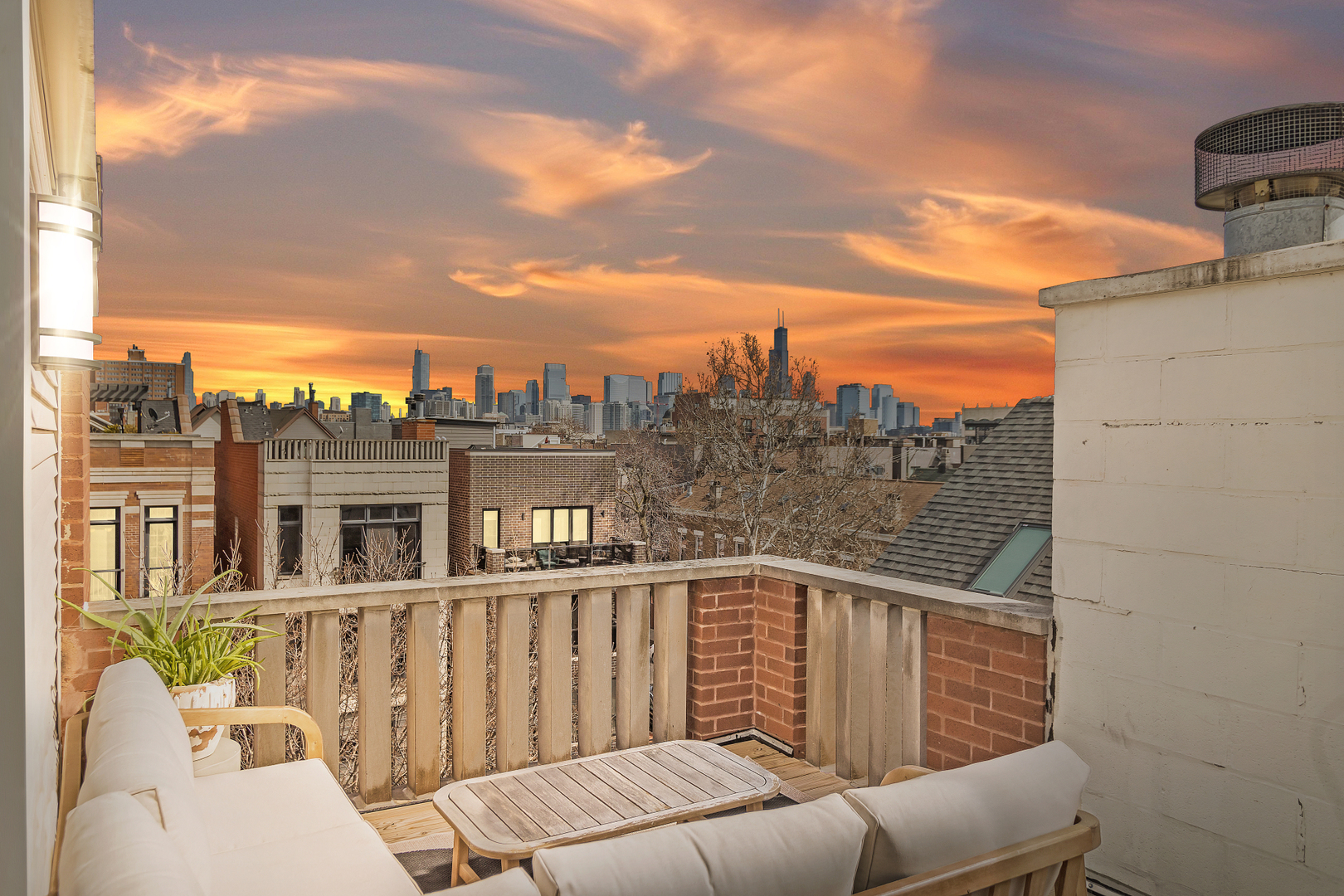 852 N Paulina Street Unit: 3