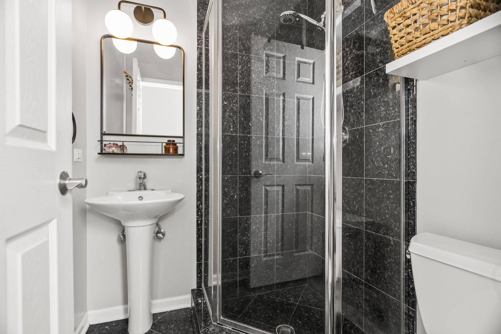 852 N Paulina Street Unit: 3