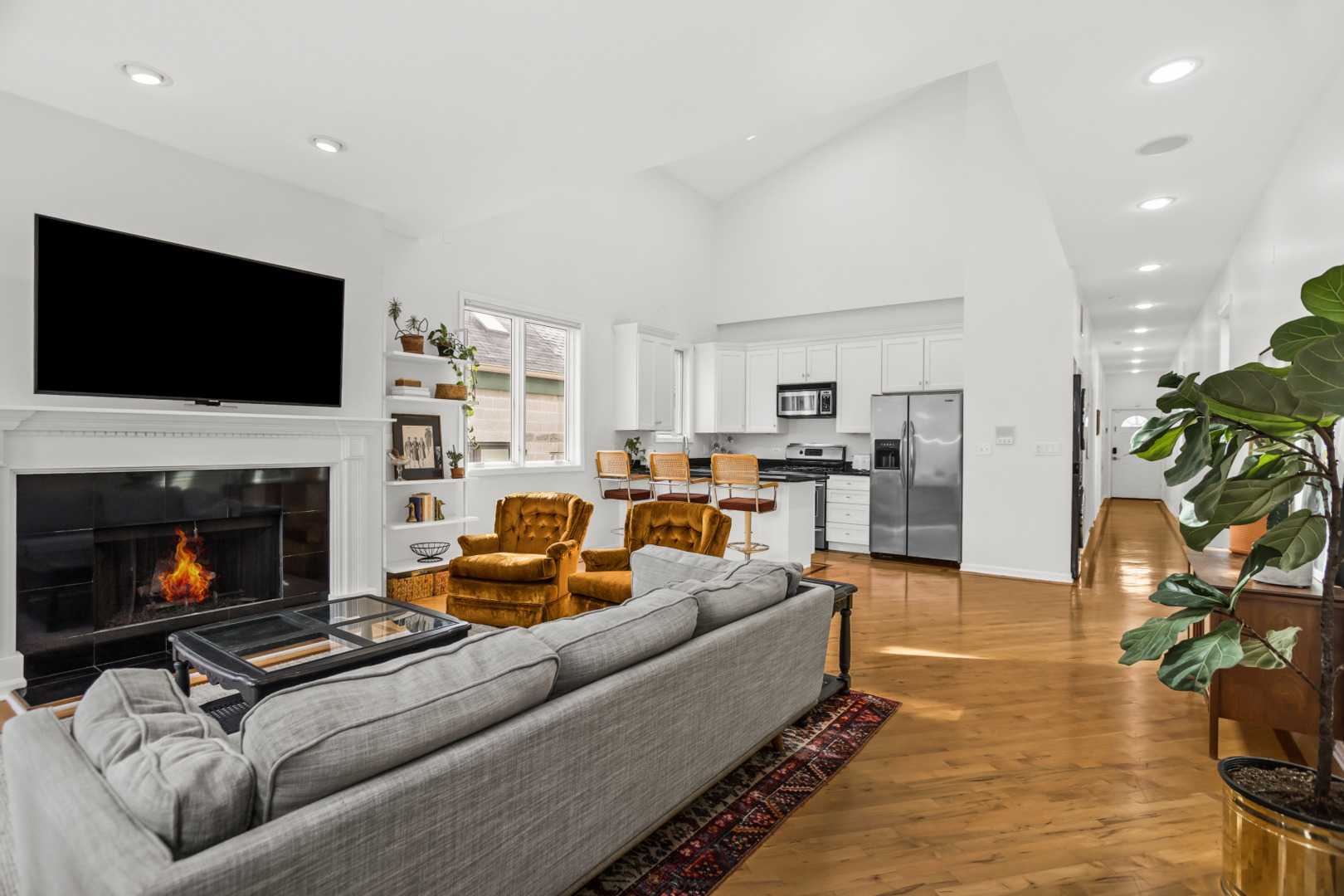 852 N Paulina Street Unit: 3