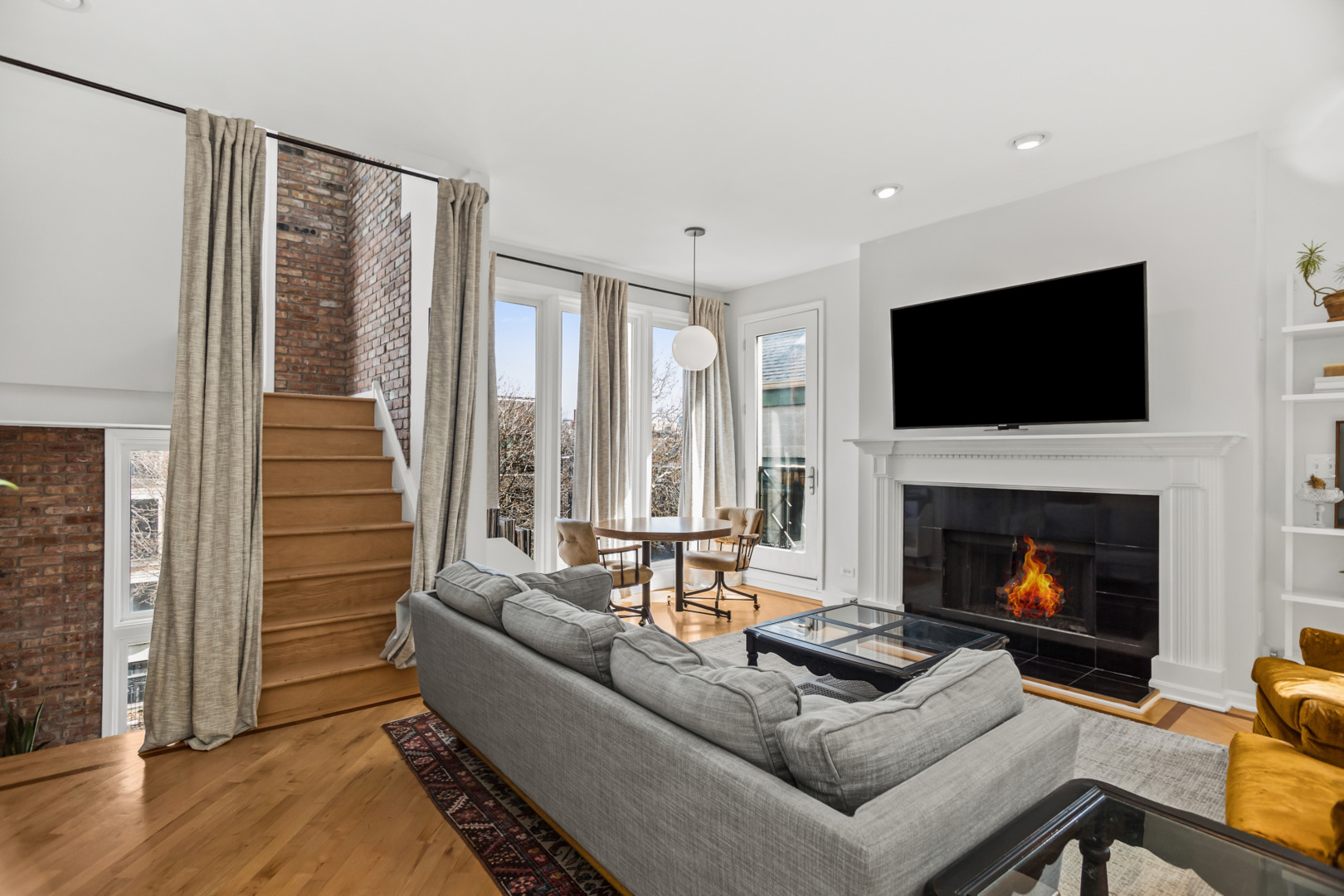 852 N Paulina Street Unit: 3