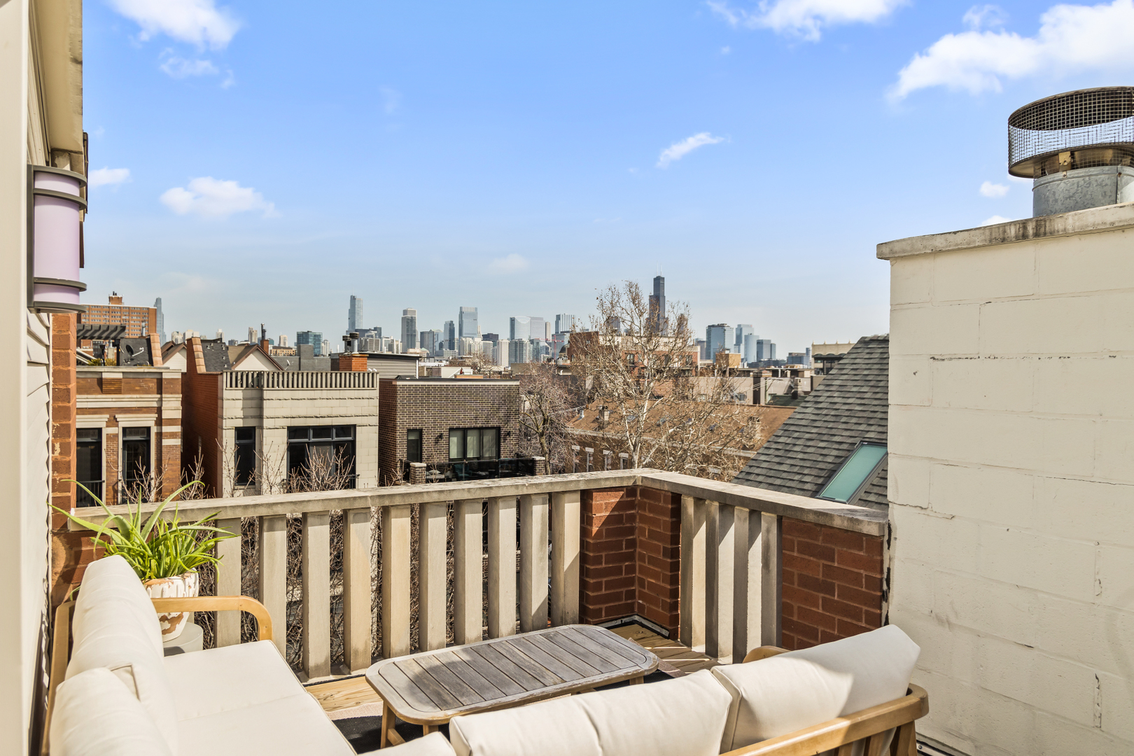 852 N Paulina Street Unit: 3